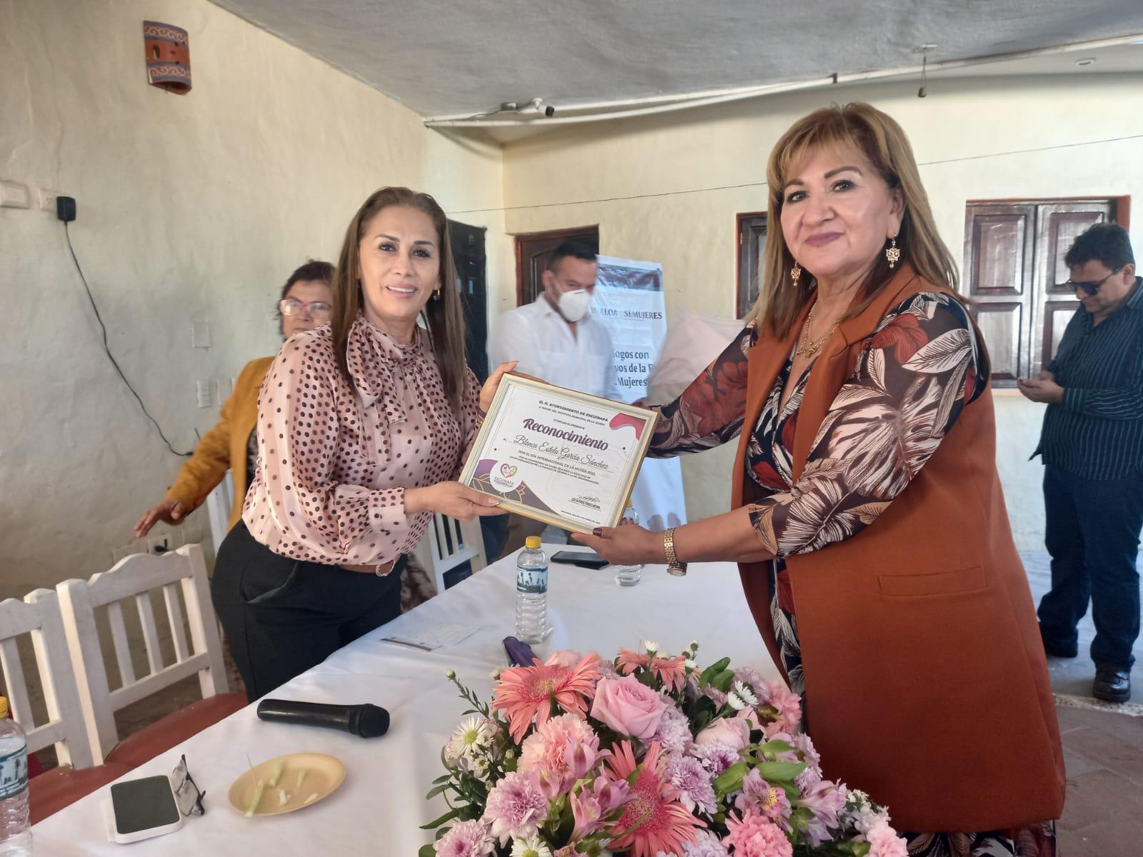 $!Mujeres de Teacapán exponen a Tere Guerra los problemas que viven a diario