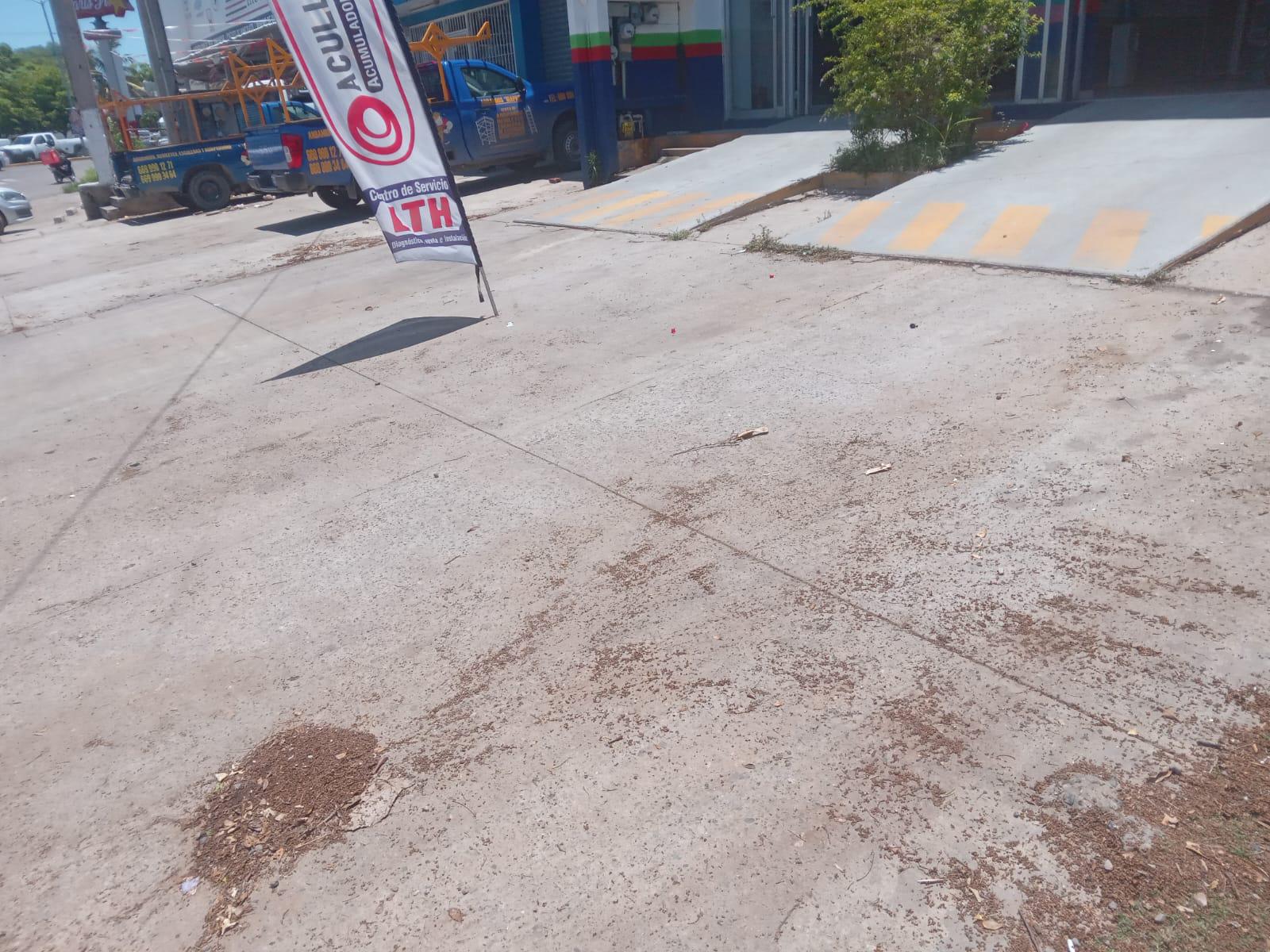 $!Quedan bajo el agua y basura en la Insurgentes cada que llueve