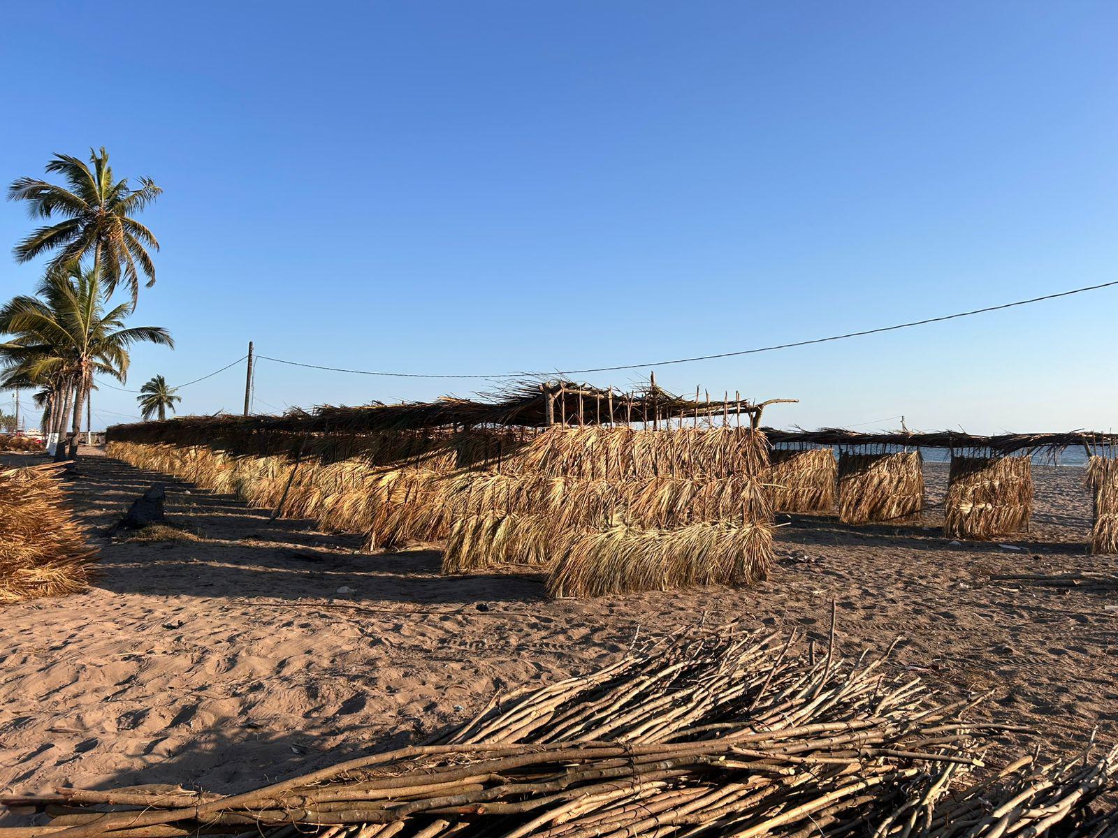 $!Avanza construcción de enramadas para las Fiestas del Mar de Las Cabras en Escuinapa