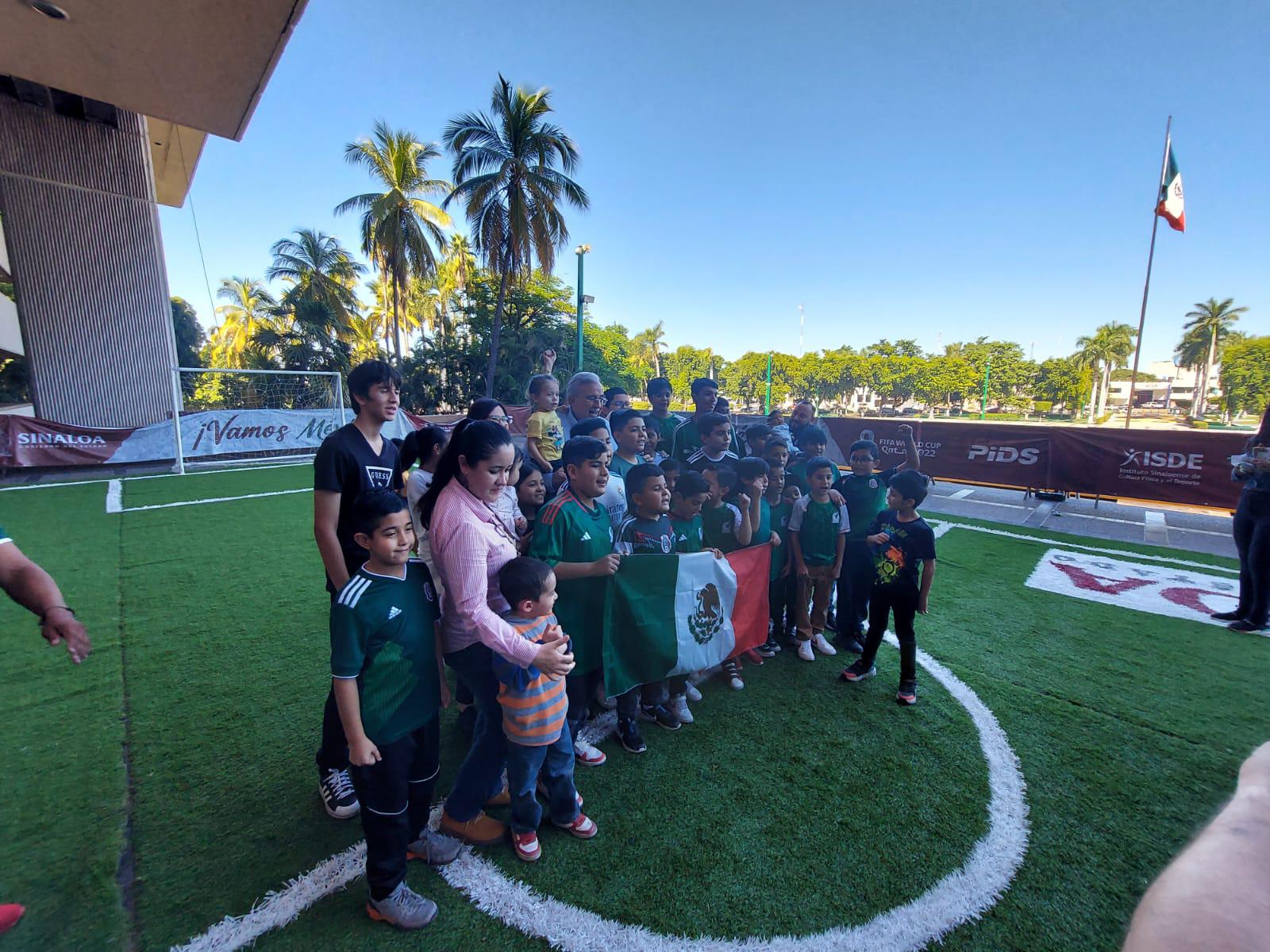 $!Con fallas técnicas, culiacanenses vieron el partido México vs. Argentina en el Palacio de Gobierno