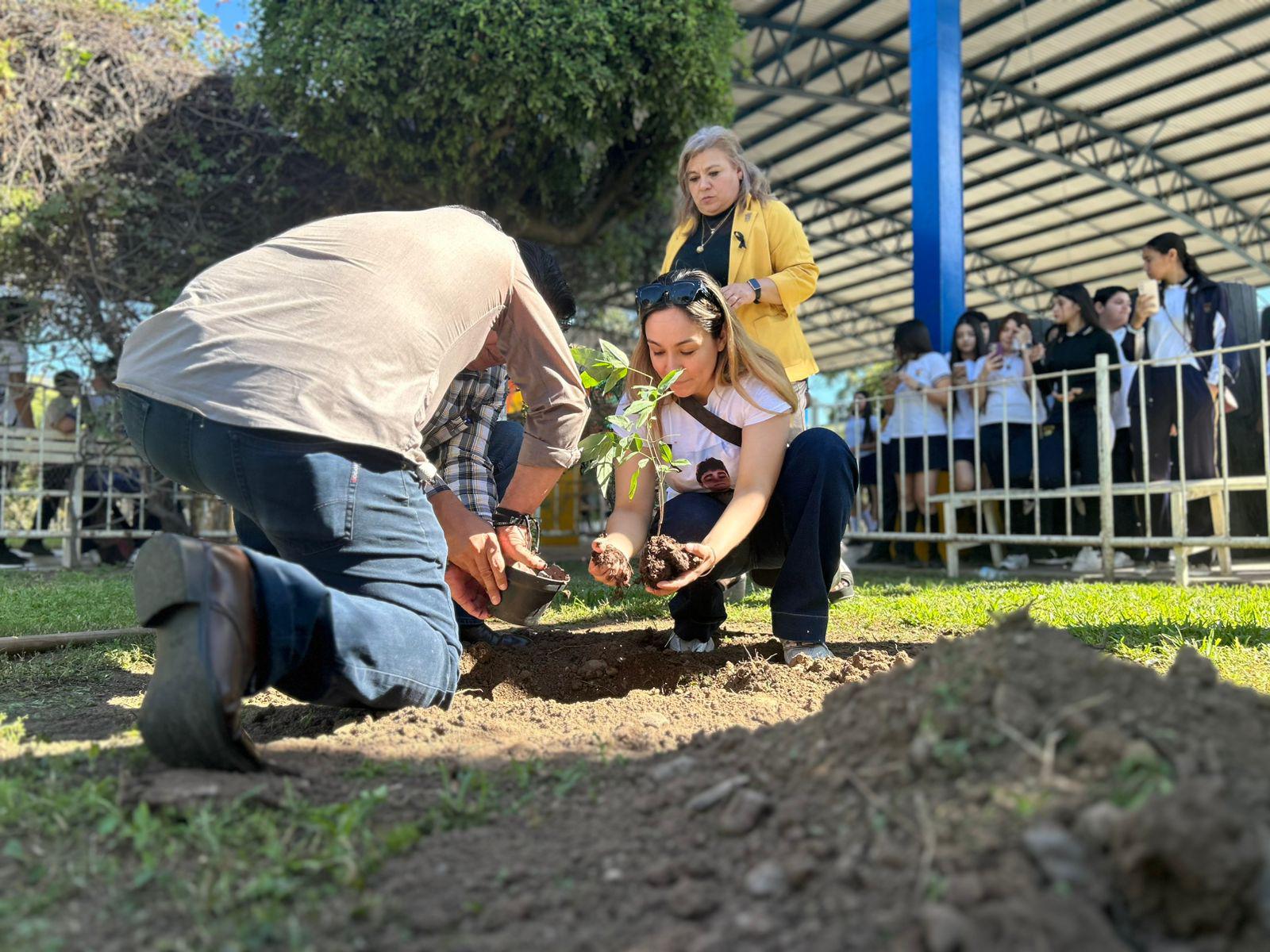 $!Comunidad estudiantil despide a Ricardo Mizael en preparatoria donde cursaba sus estudios