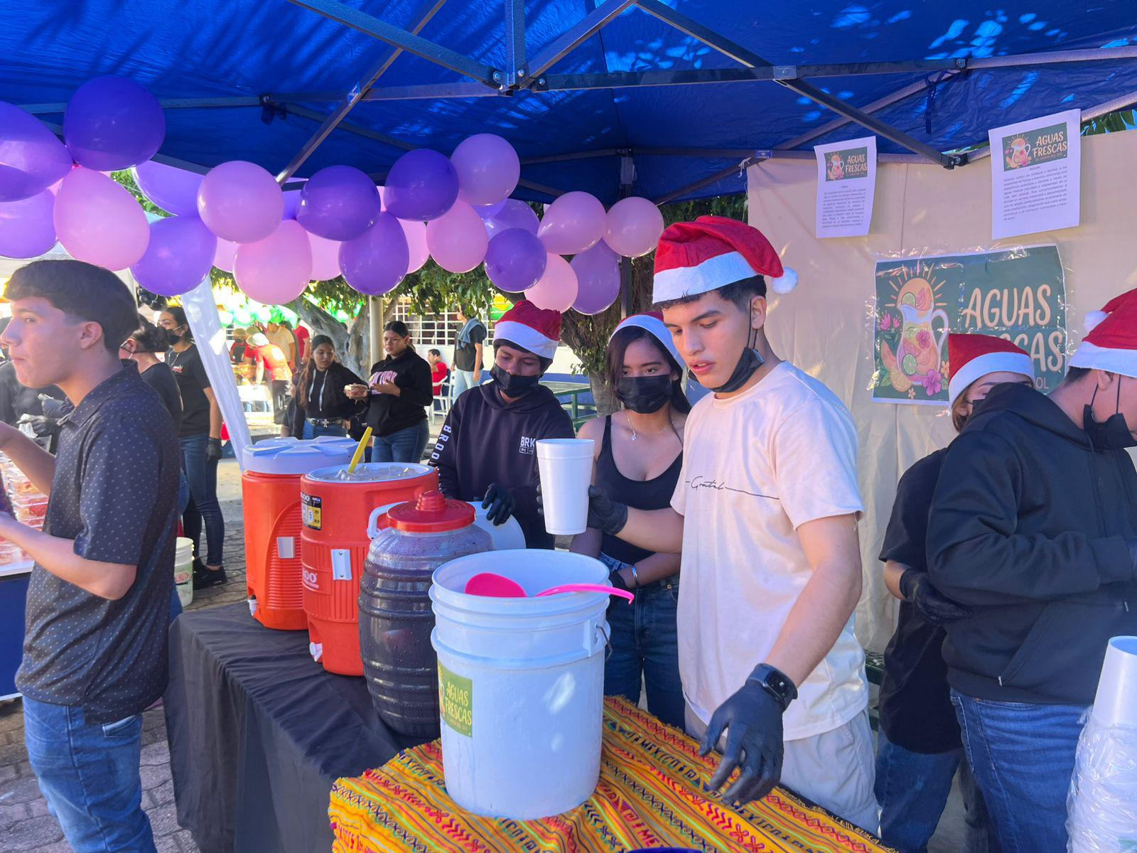 $!Alumnos de preparatoria UAS la novena feria empresarial