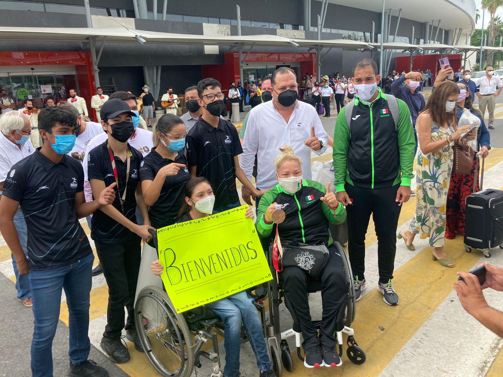 $!Esto no se acaba aquí, vamos a seguir trabajando: Rosa María Guerrero al llegar a Mazatlán con su bronce paralímpico