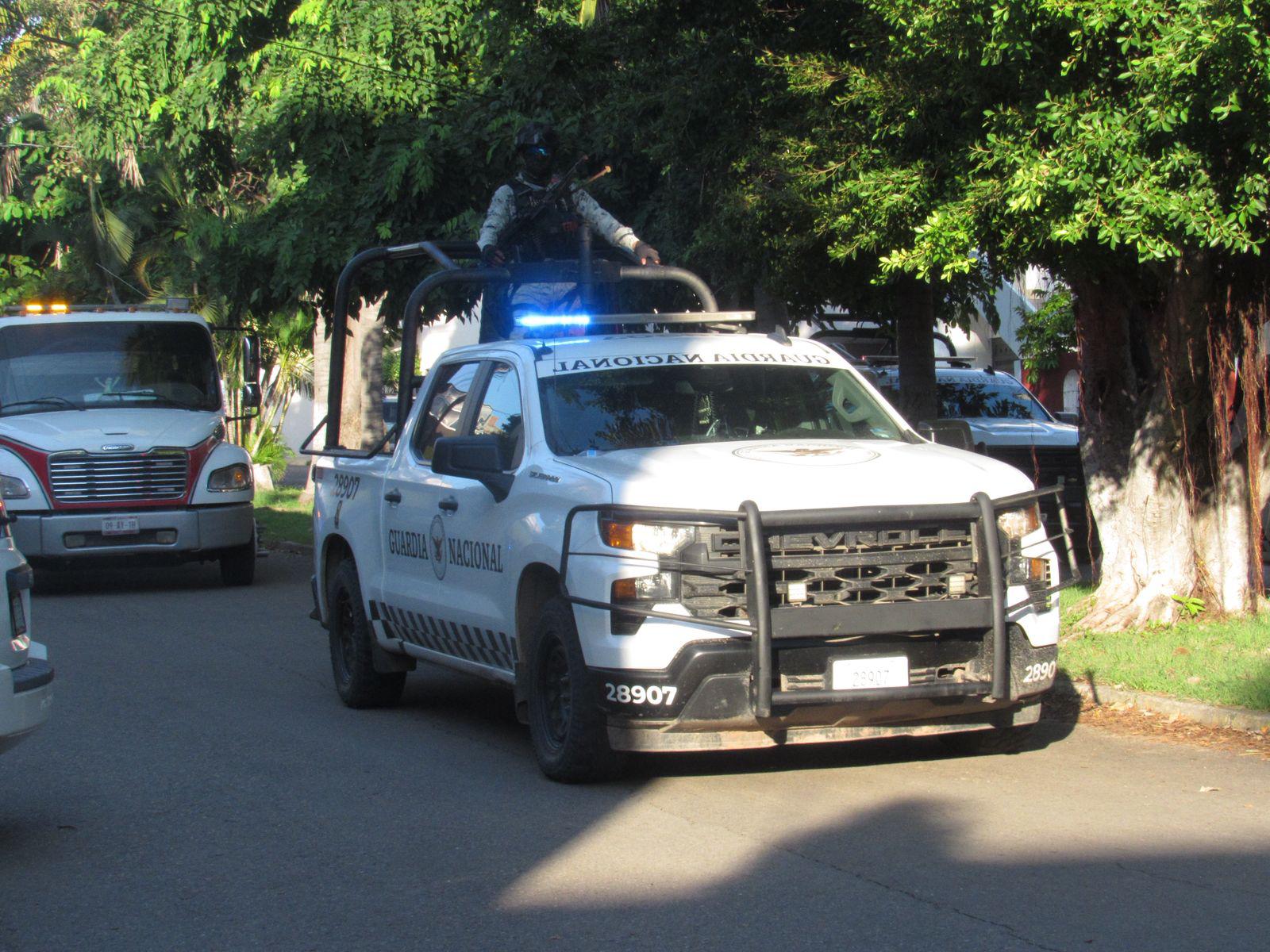 $!Detienen a civiles armados tras persecución en la Zona Dorada de Mazatlán