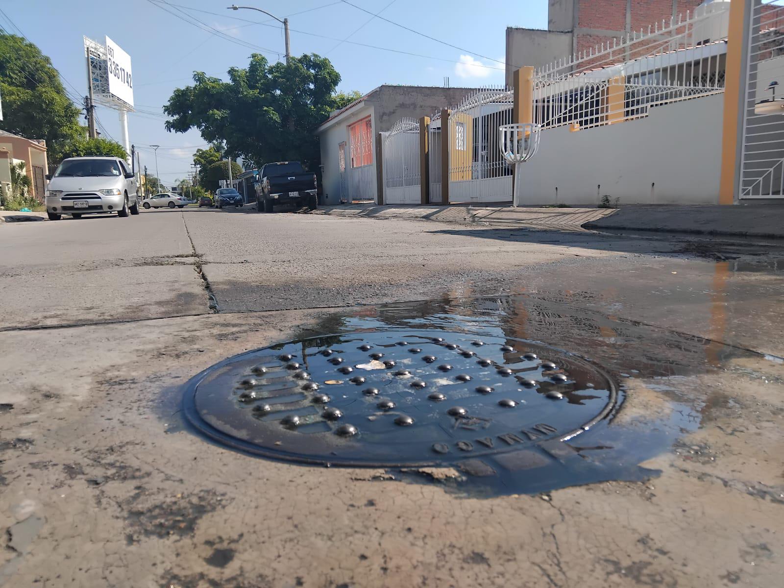 $!Viven vecinos de El Toreo entre aguas negras, malos olores y temor a enfermedades