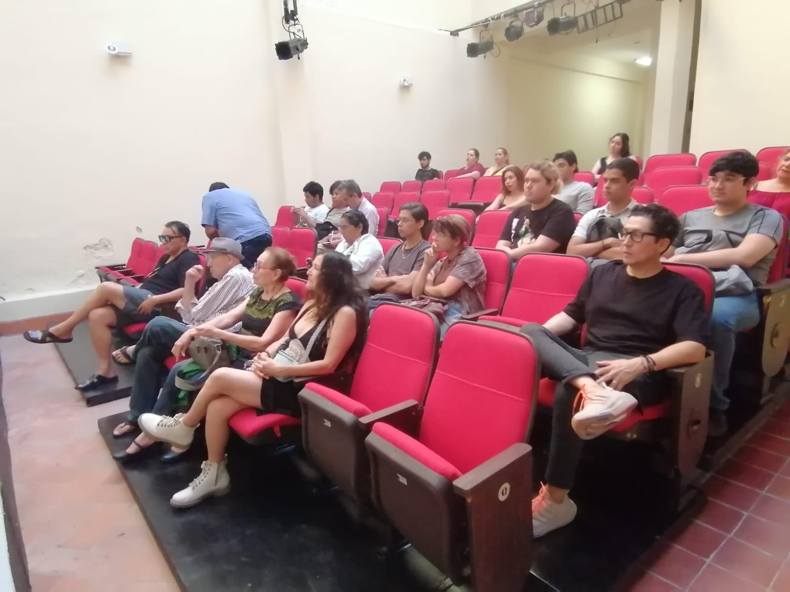 $!Los asistentes estuvieron muy atentos a la charla que sostuvo