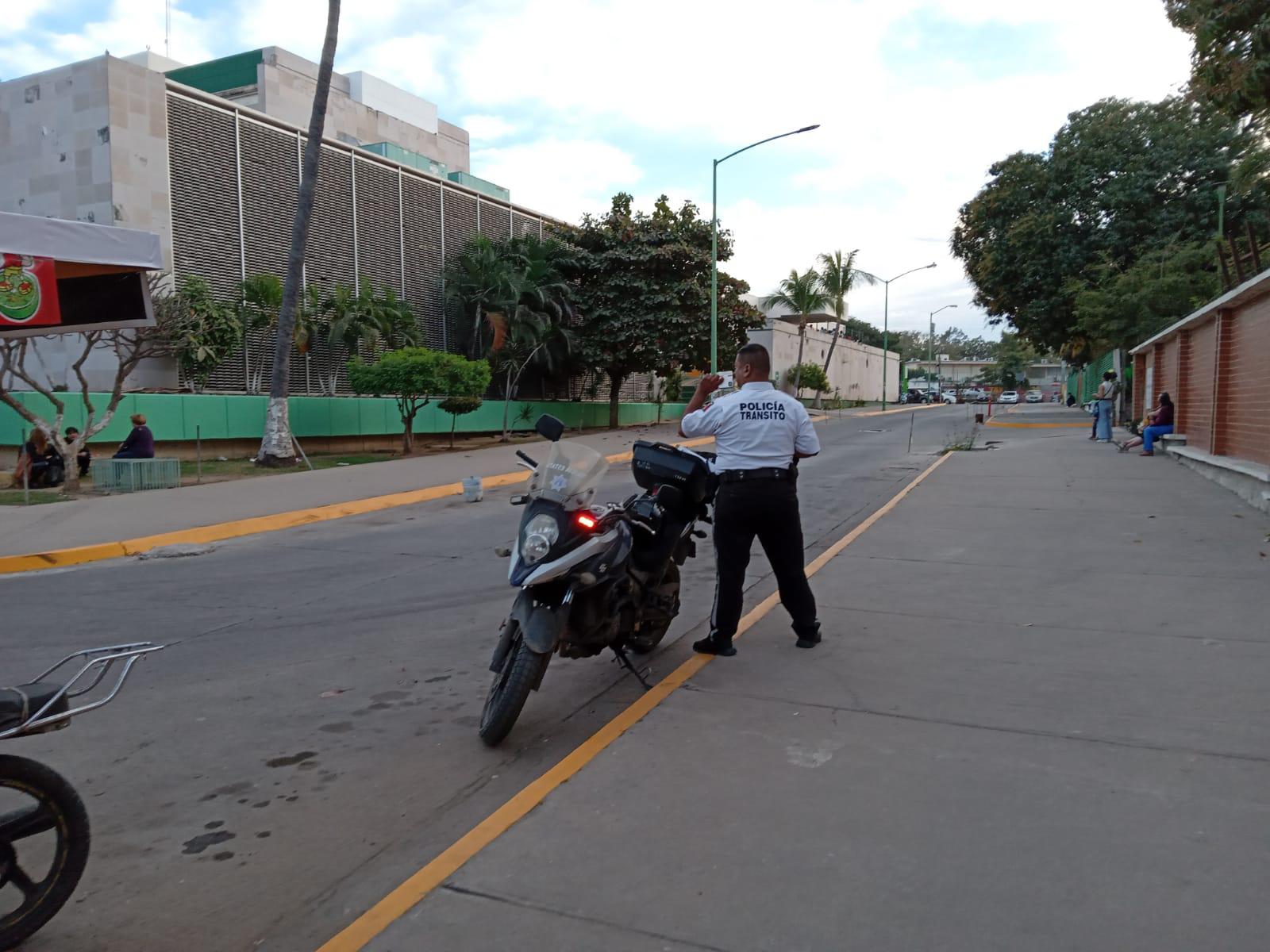 $!Multa Tránsito por estacionarse alrededor del IMSS nuevo, en Mazatlán