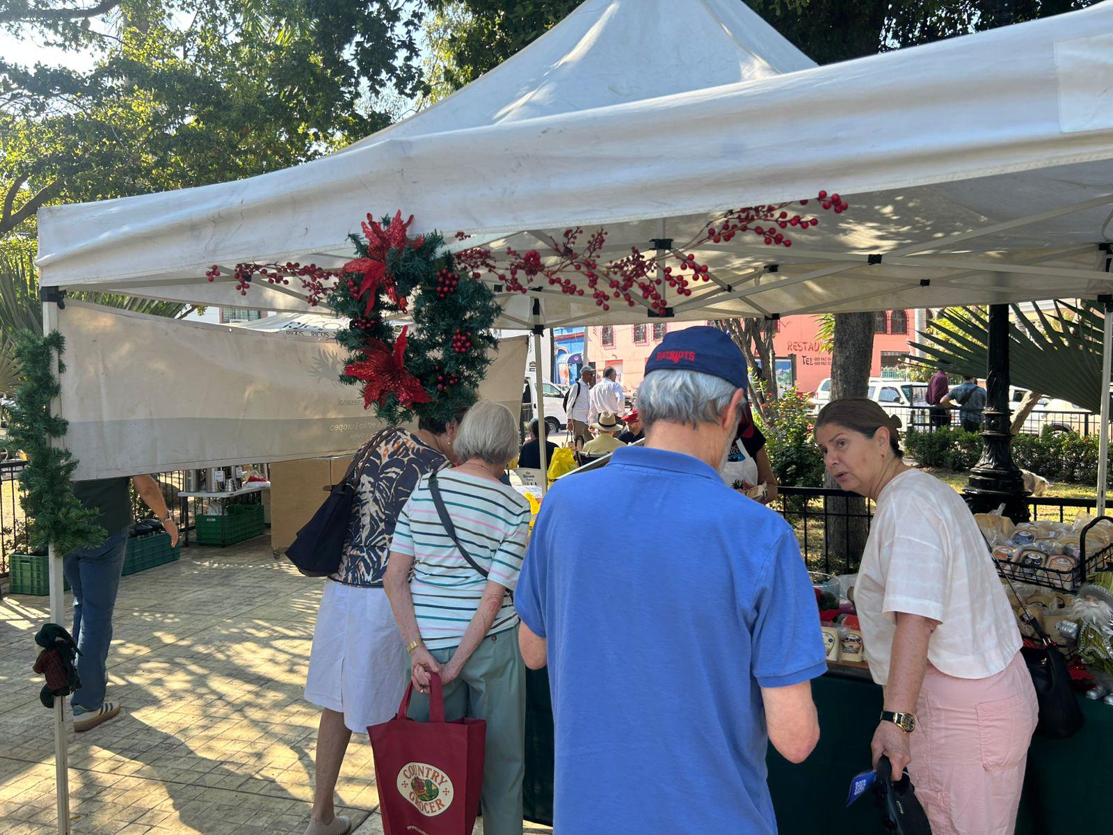 $!Disfrutan chicos y grandes de posada navideña en el Mercado Orgánico de Mazatlán