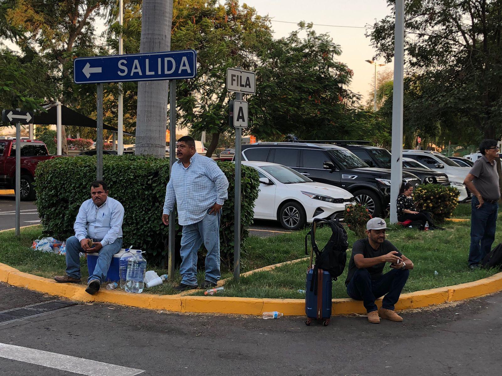 $!Por bloqueo en el Aeropuerto de Culiacán, piden no acudir a las instalaciones