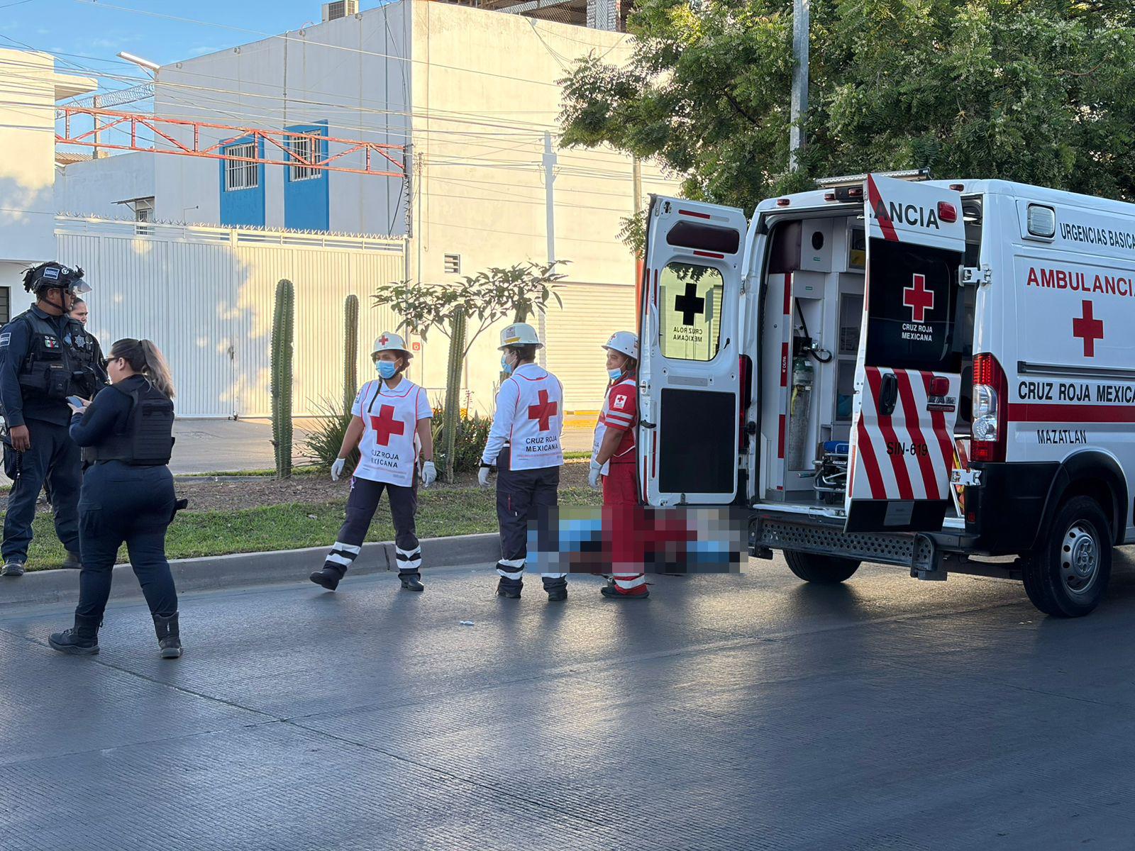 $!Asesinan a hombre a balazos en la avenida Gabriel Leyva, en Mazatlán