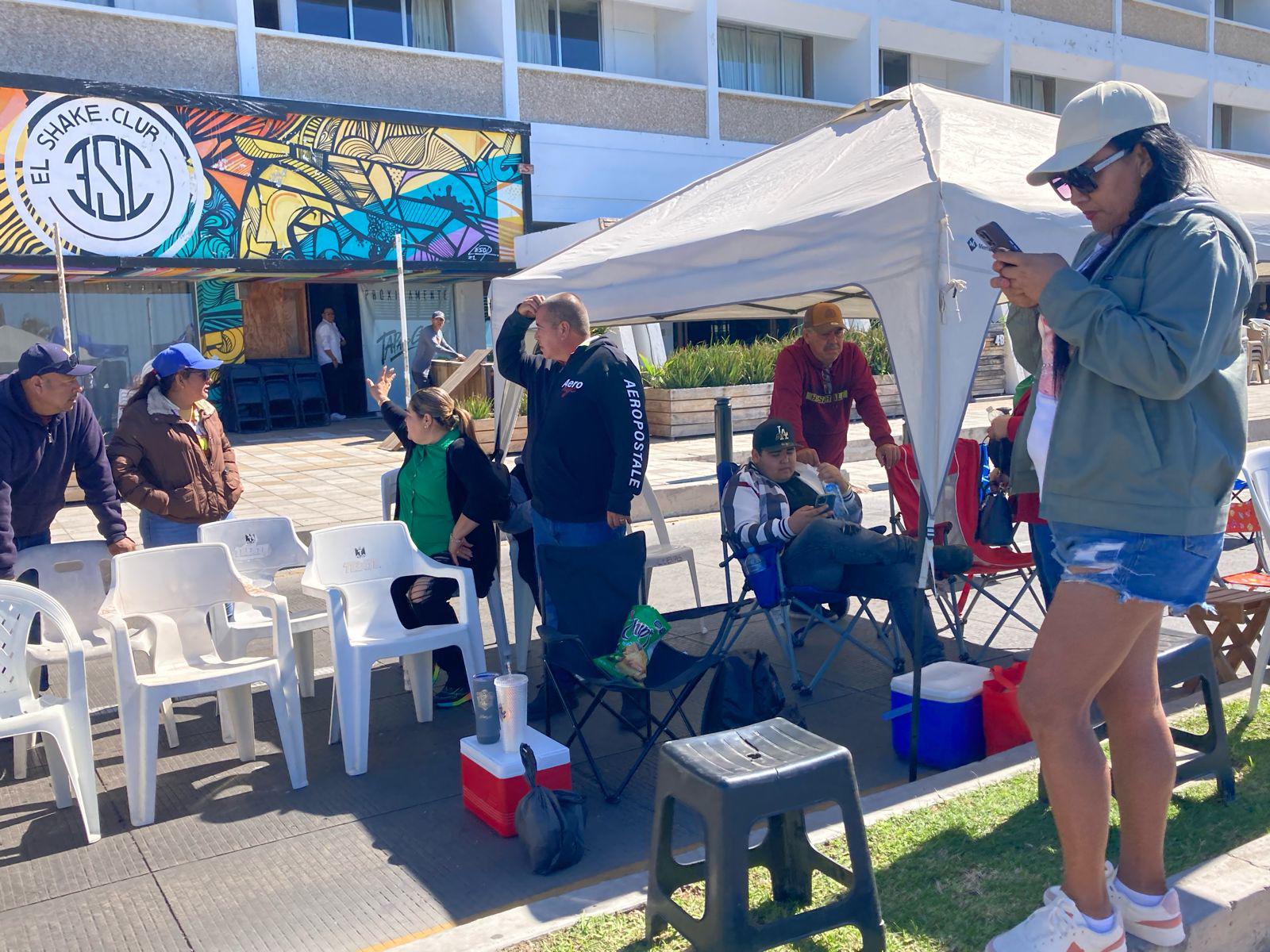 $!Llegan miles de personas al paseo costero para ver el primer desfile del Carnaval