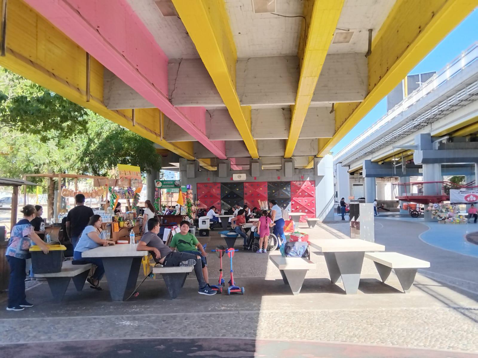 $!Reportan bajas ventas vendedores ambulantes del Parque Acuático de Culiacán