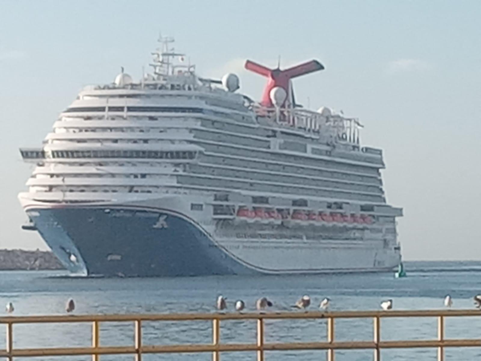 $!Arriba crucero Carnival Panorama a Mazatlán con más de 4 mil turistas