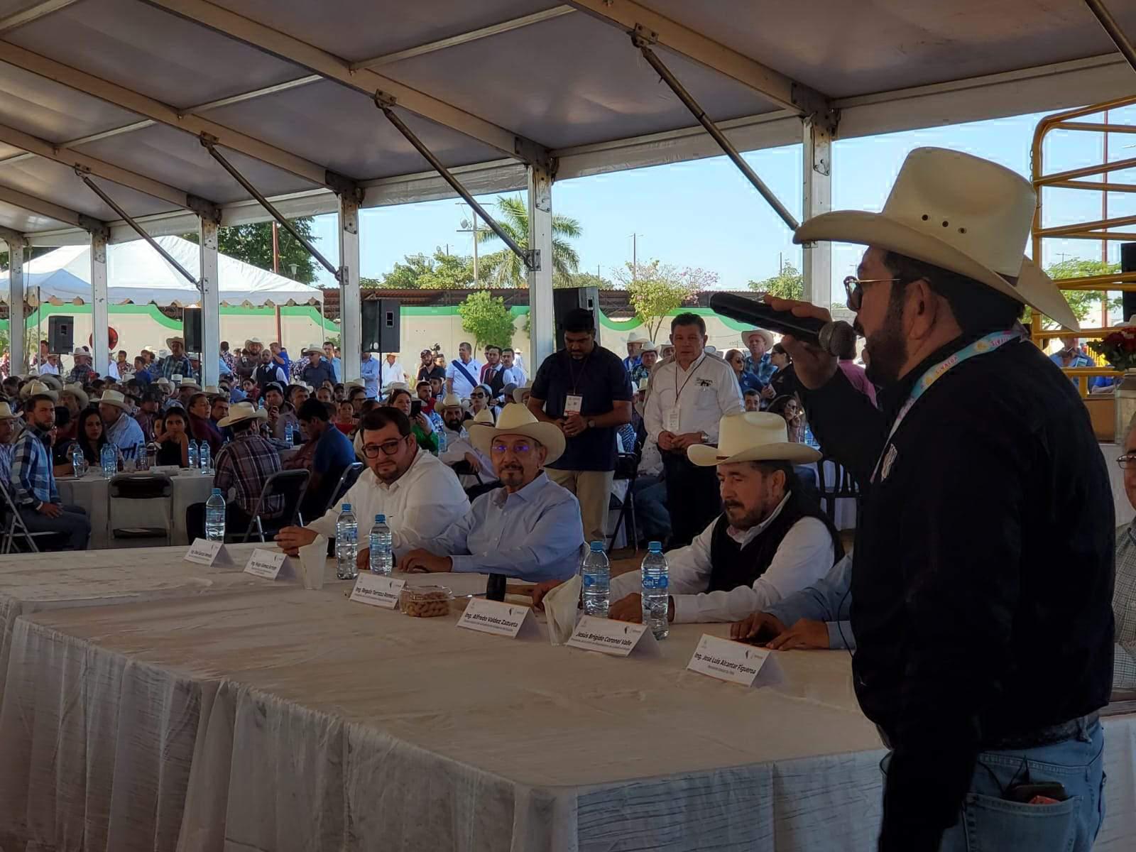 $!Festejan ganaderos su día con subasta a favor del DIF Sinaloa