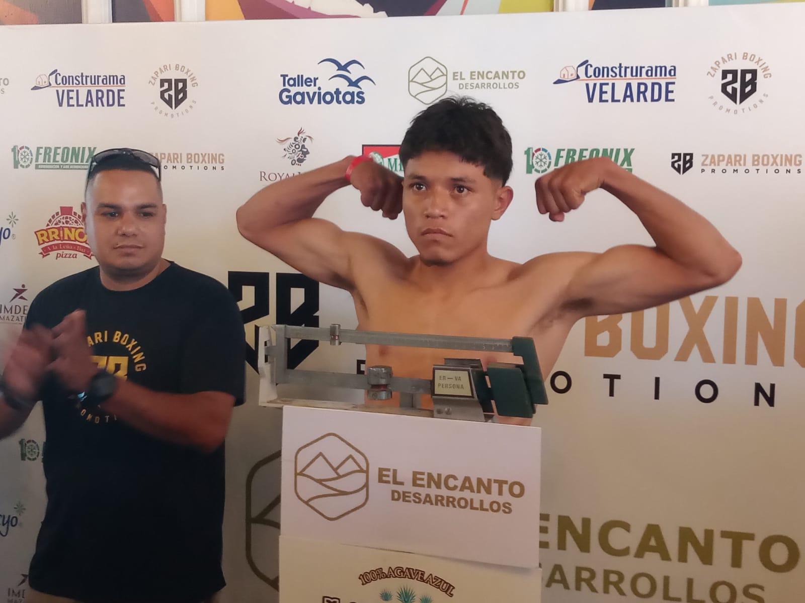 $!Pugilistas de ‘Sangre Nueva 4’ baten la báscula para su pelea en Mazatlán
