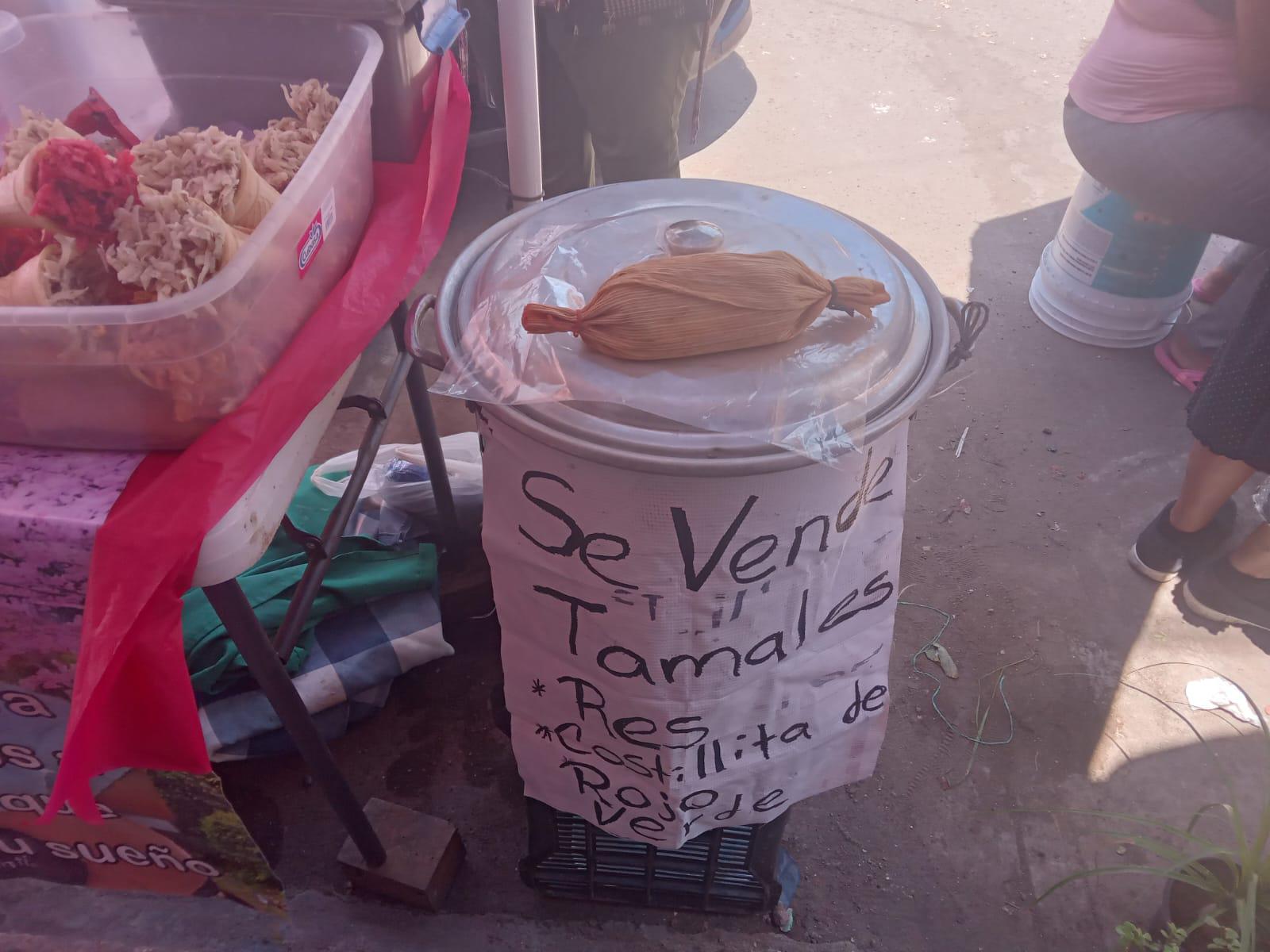 $!Busca Eloísa celebrarle los 15 años a su hija Karlita; madruga a vender en la Juárez