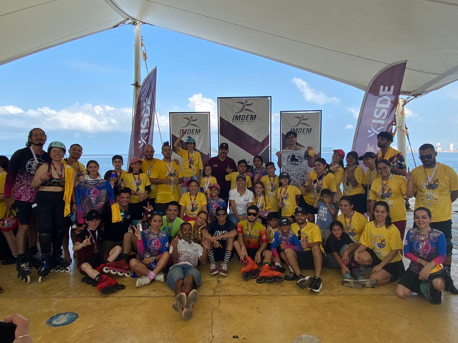 $!Llenan rollers de buena vibra el Malecón de Mazatlán con el 21K Patinamaz