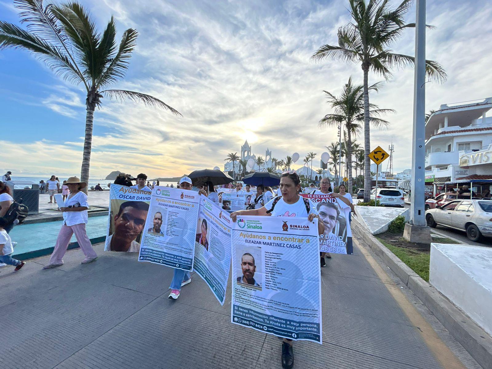 $!Familiares de desaparecidos marchan en Mazatlán para exigir justicia