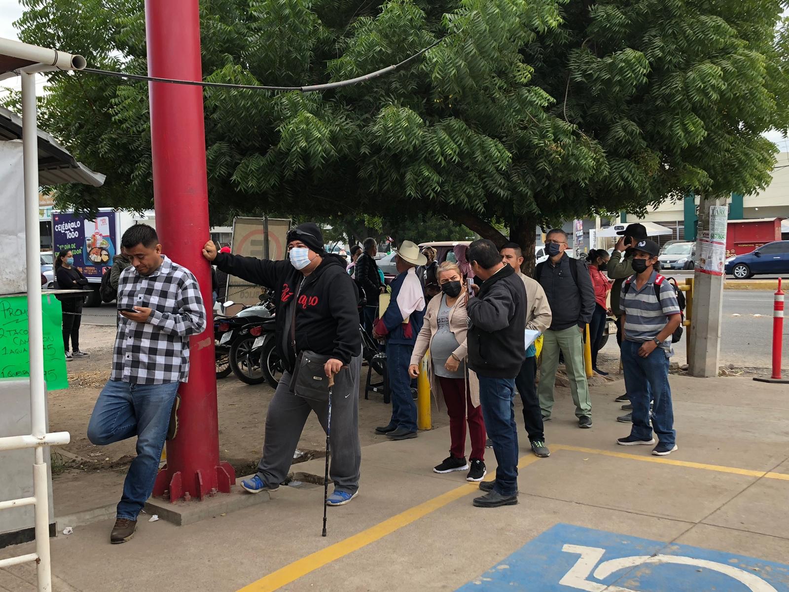 $!Saturación del sistema Infonavit aglomera a usuarios en Culiacán