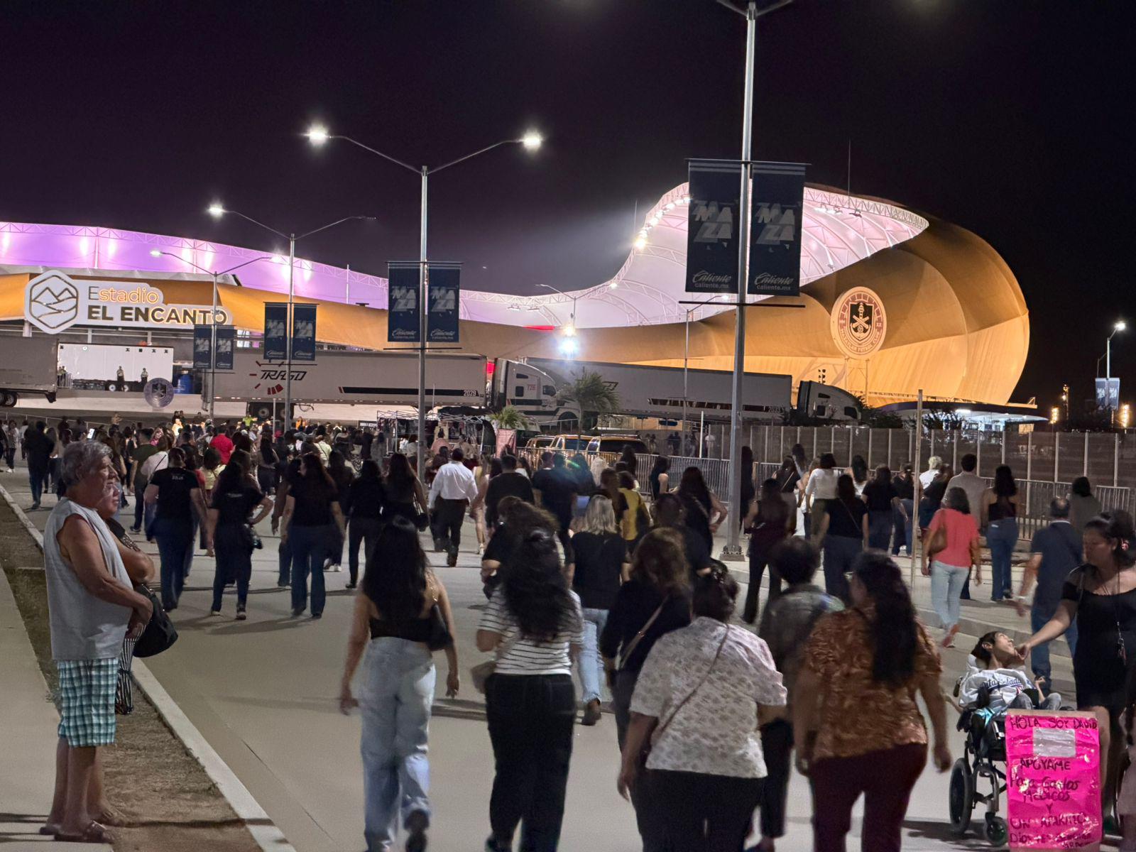 $!Fans abarrotan El Encanto para ver a Chayanne en Mazatlán