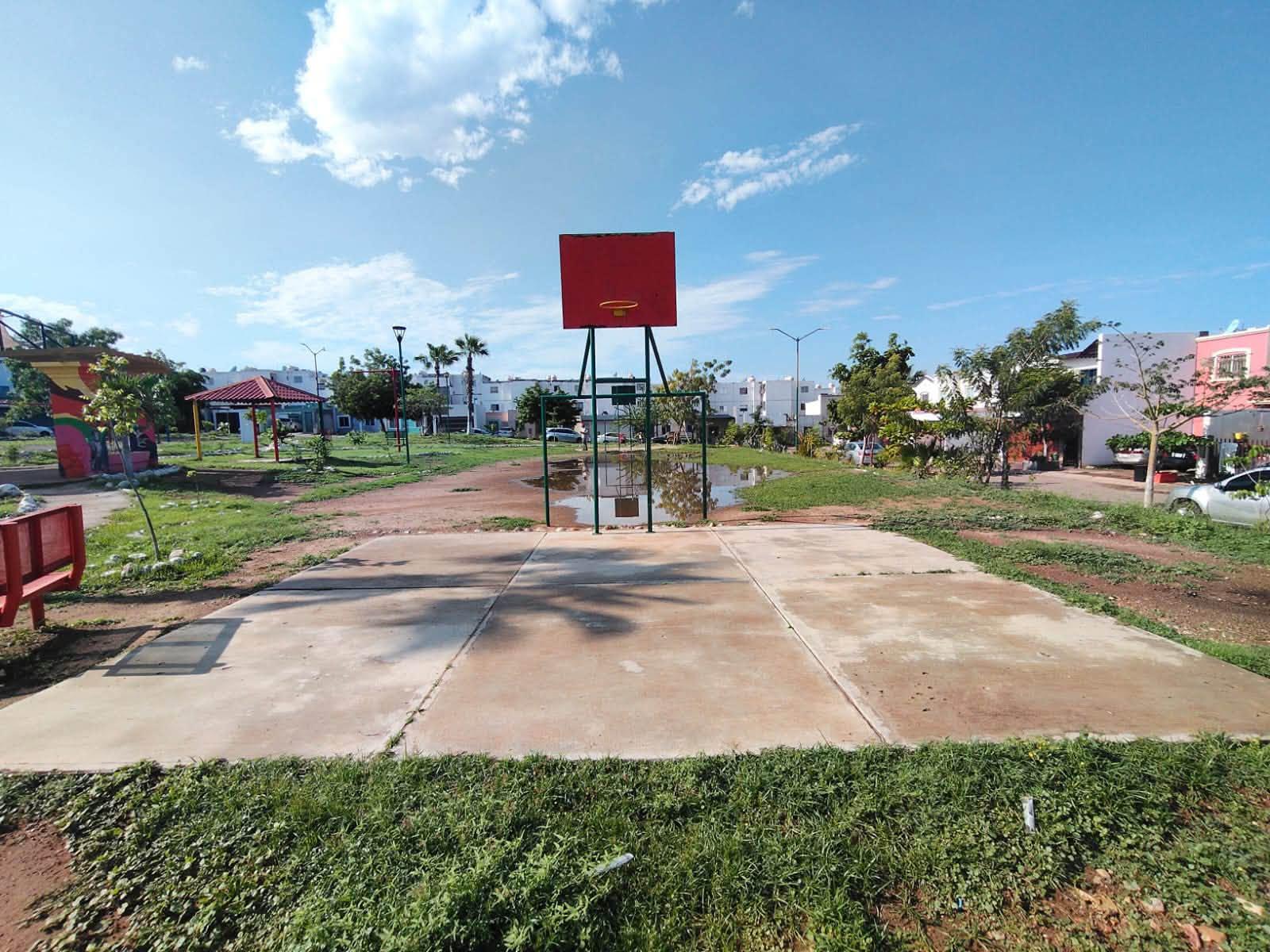 $!Rehabilitan dos medias canchas de basquetbol en Prados del Sur, en Culiacán