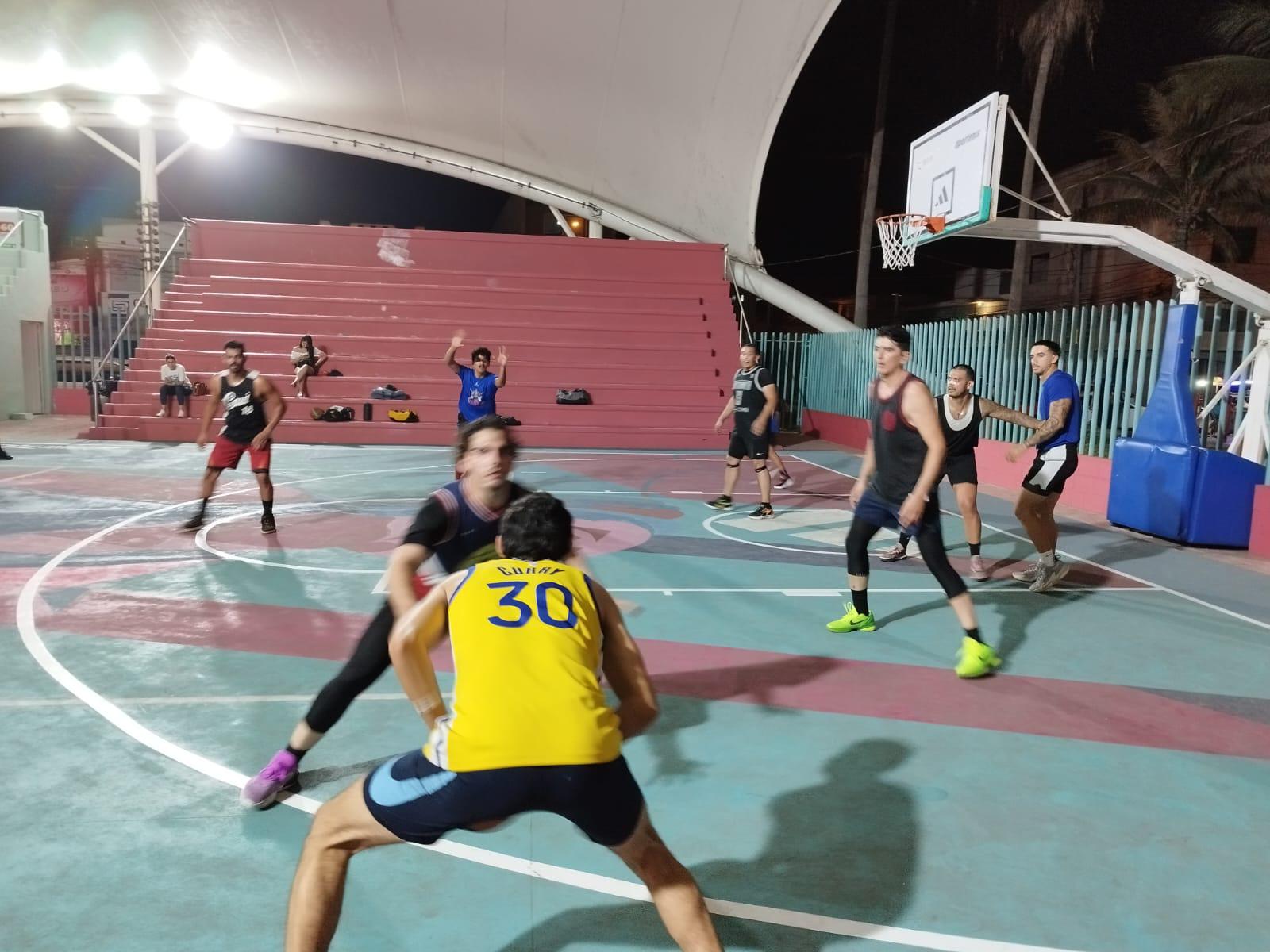 $!Piratas Basketball sostiene partido de preparación ante cuadro local