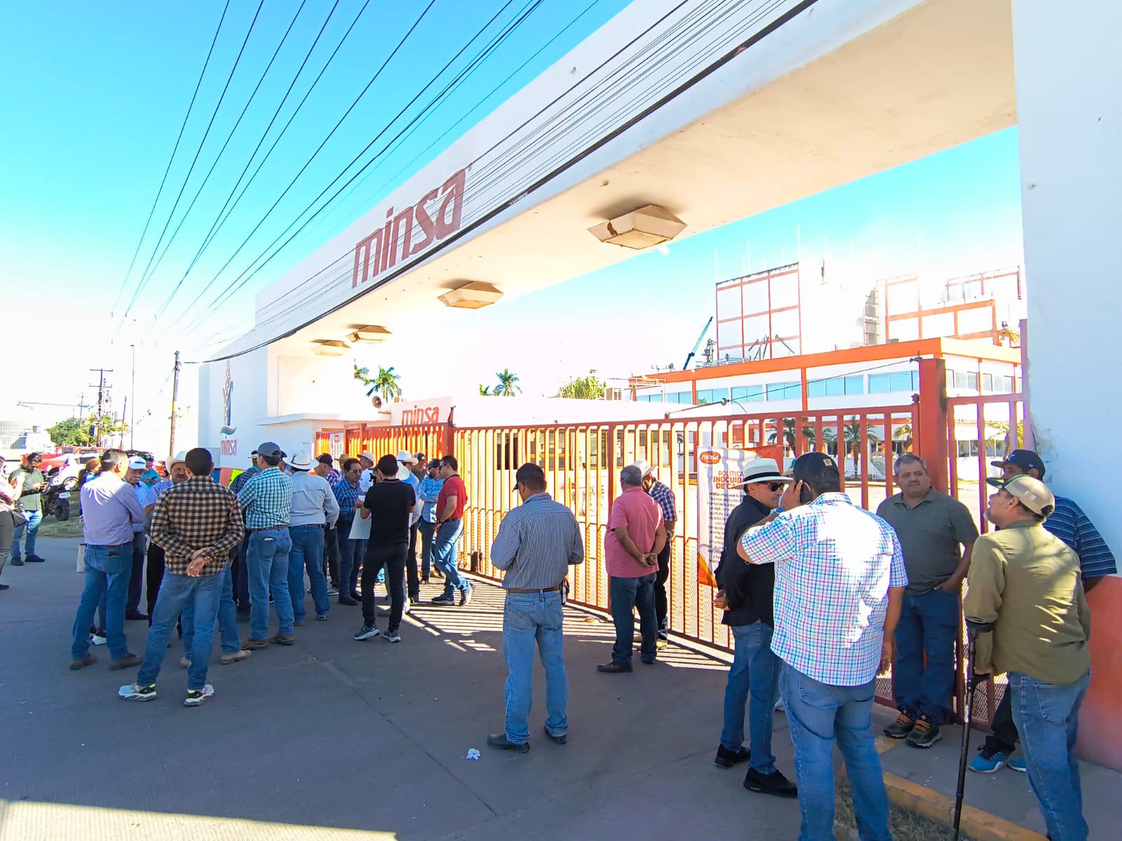 $!Productores agrícolas toman planta de Minsa en Ahome; exigen respuesta del Gobierno ante crisis del maíz