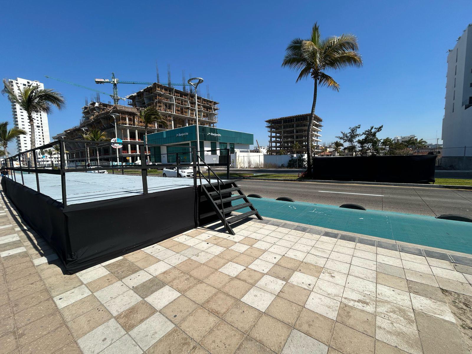 $!Colocación de templetes en la Avenida del Mar están casi listos para disfrutar los desfiles del Carnaval