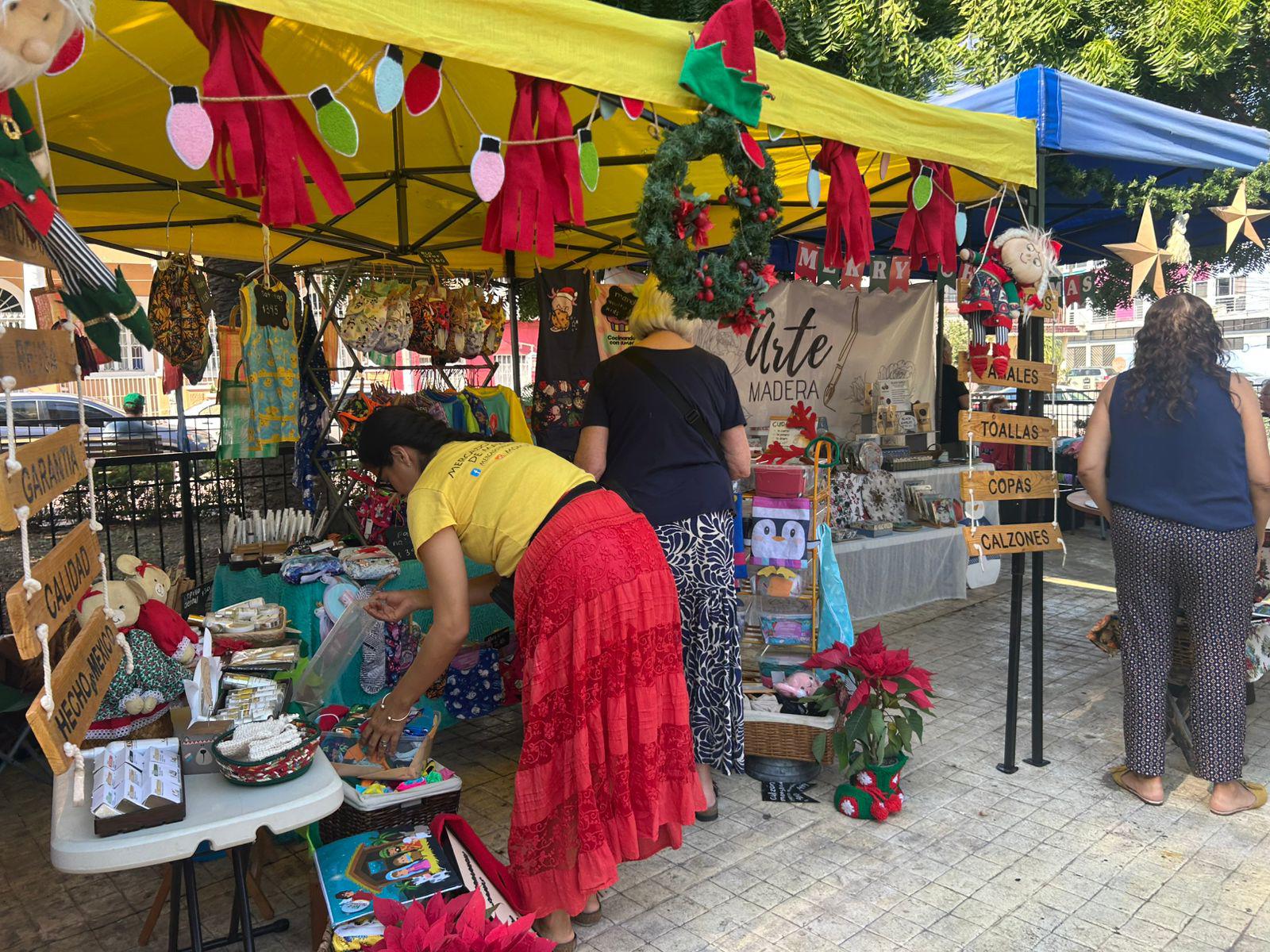 $!Disfrutan chicos y grandes de posada navideña en el Mercado Orgánico de Mazatlán