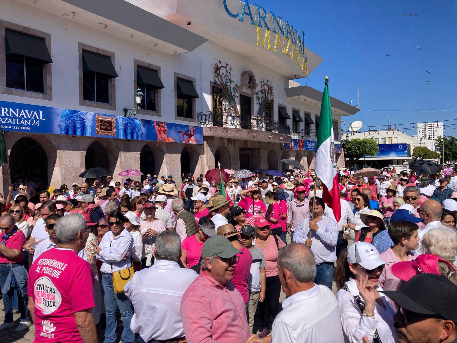 $!En Mazatlán piden elecciones libres y celebran mitin en la Plazuela República
