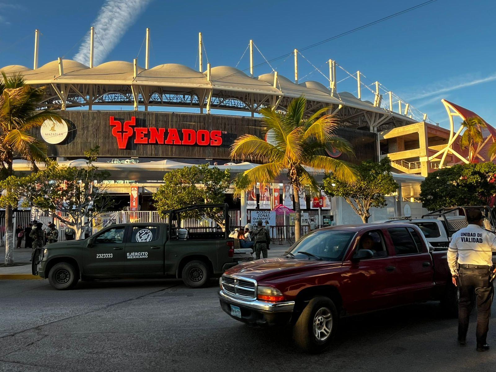 $!‘Blindan’ Estadio Teodoro Mariscal en el arranque del Carnaval de Mazatlán