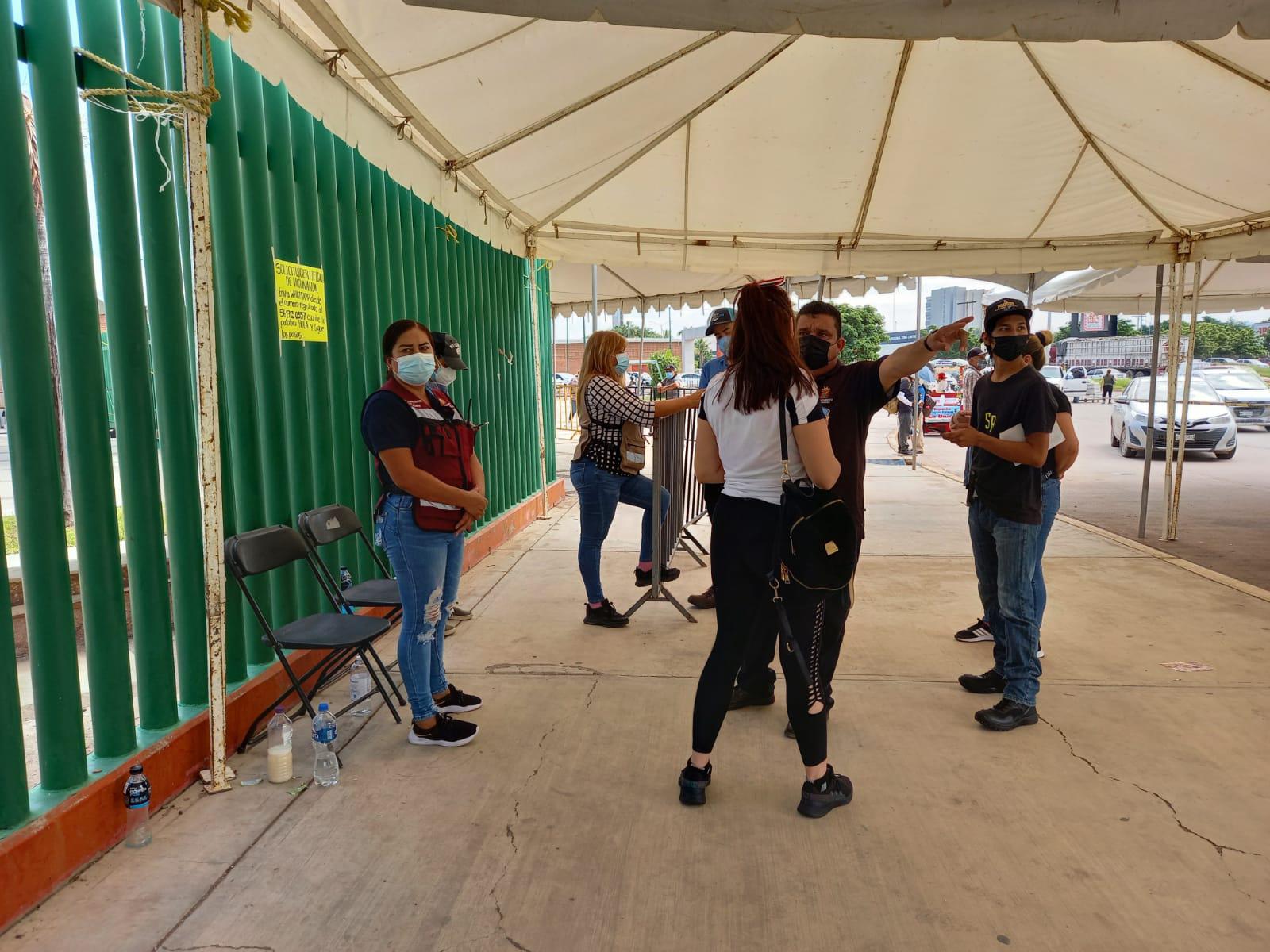 $!Baja afluencia en macrocentro de vacunación contra el Covid en Culiacán, donde aplican segunda dosis de vacuna Sinovac