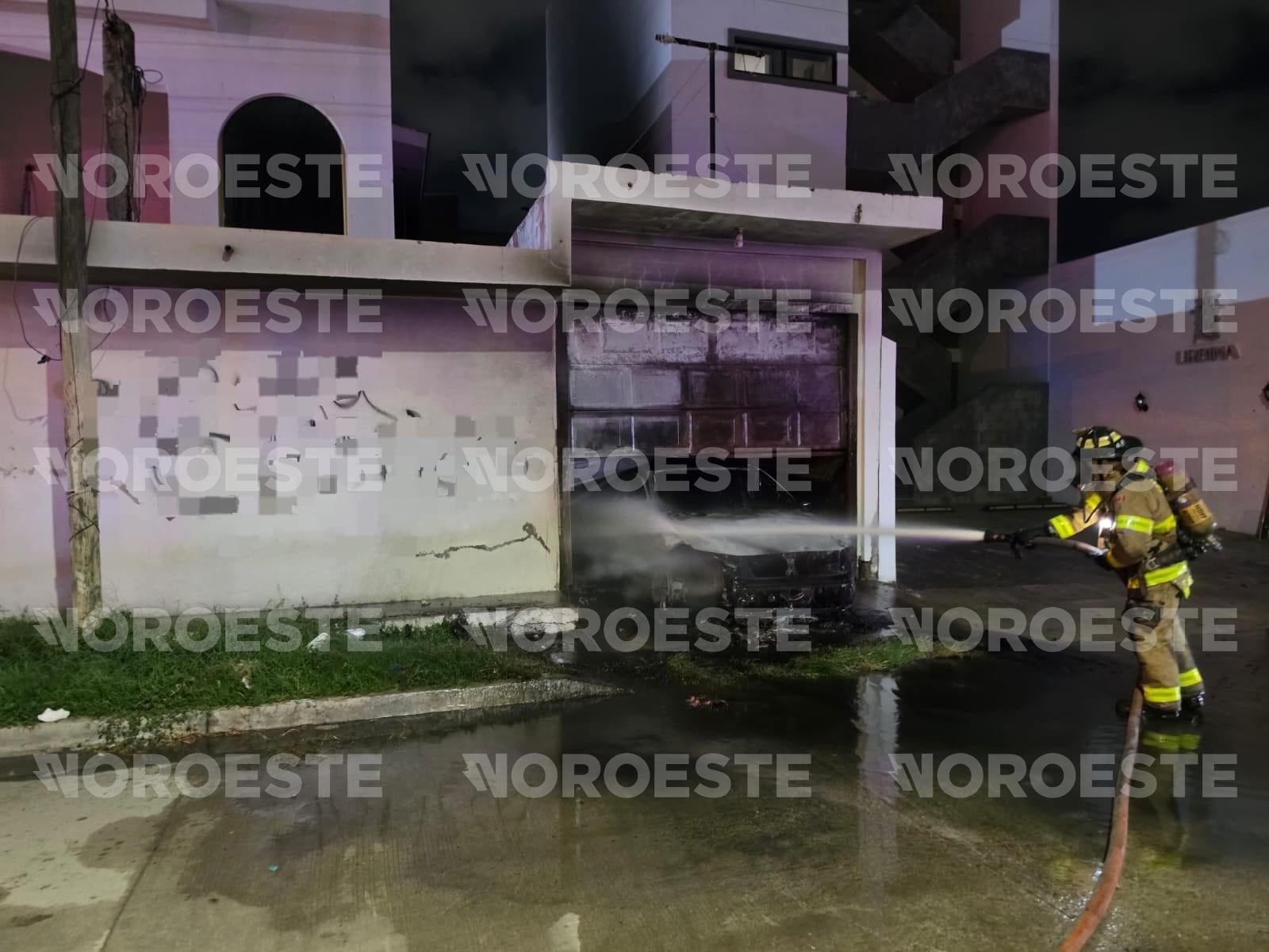 $!Armados derriban portón, estallan artefacto explosivo y vandalizan vivienda en la Francisco Villa, en Mazatlán