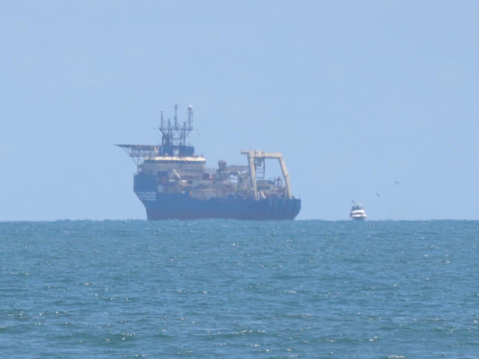 $!Buque frente a Mazatlán instala cable submarino para Telmex