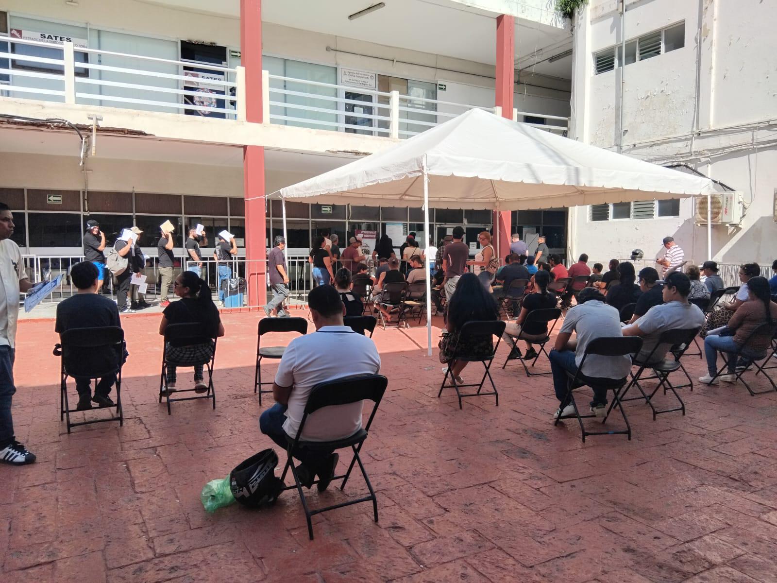 $!Aprovechan contribuyentes último día del Buen Fin para trámites en Recaudación de Rentas en Mazatlán