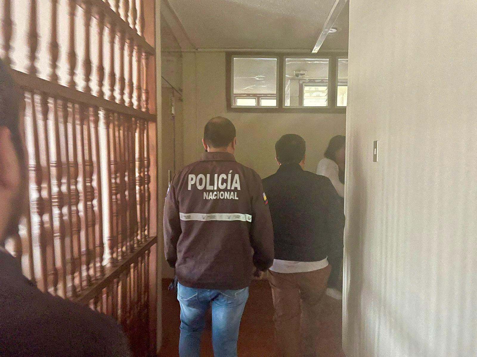 $!Fiscal General de Ecuador detiene a 30 entre jueces, fiscales y policías