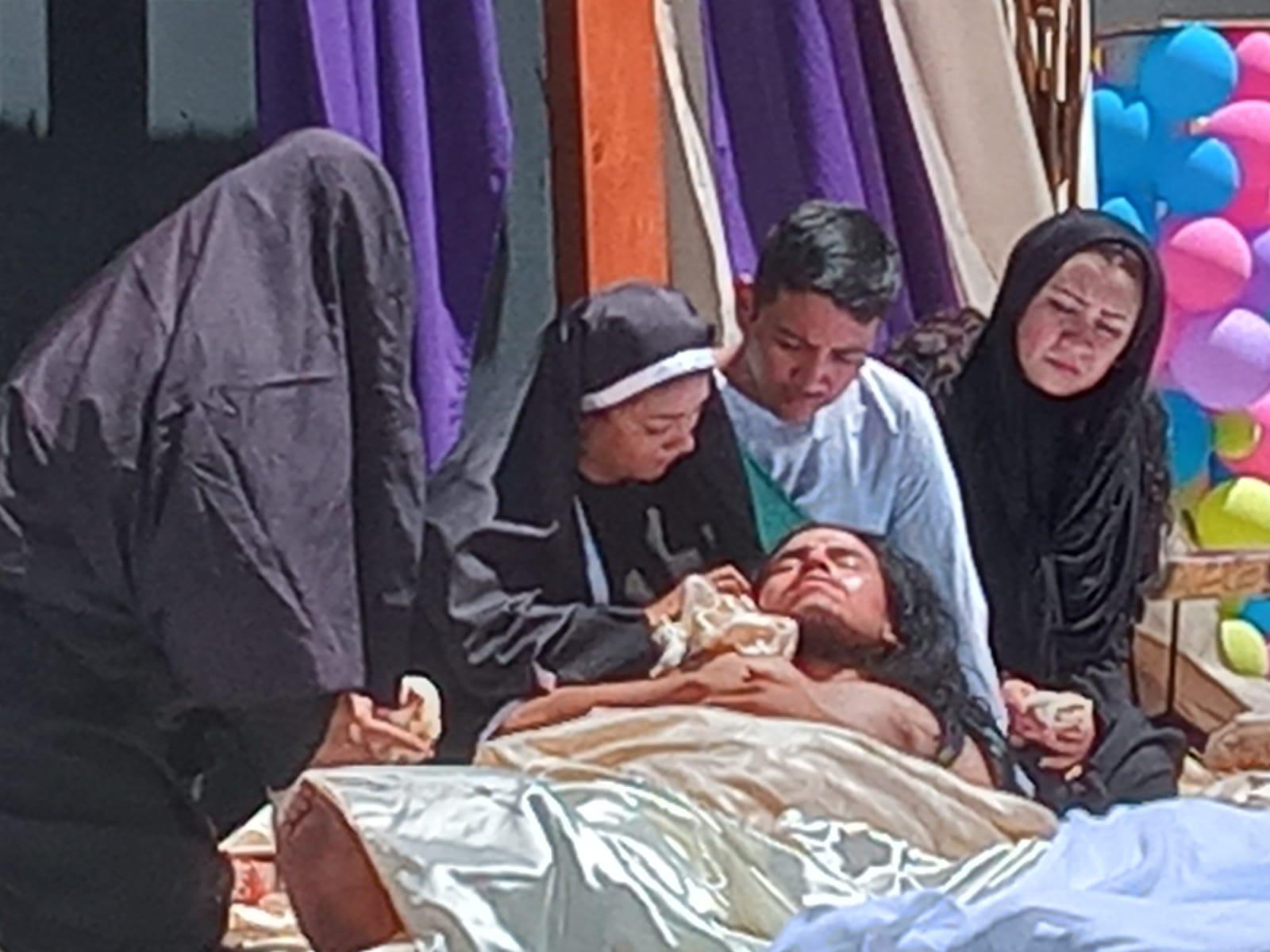 $!Mazatlecos y turistas atestiguan el Viacrucis Viviente en calles del Centro de puerto