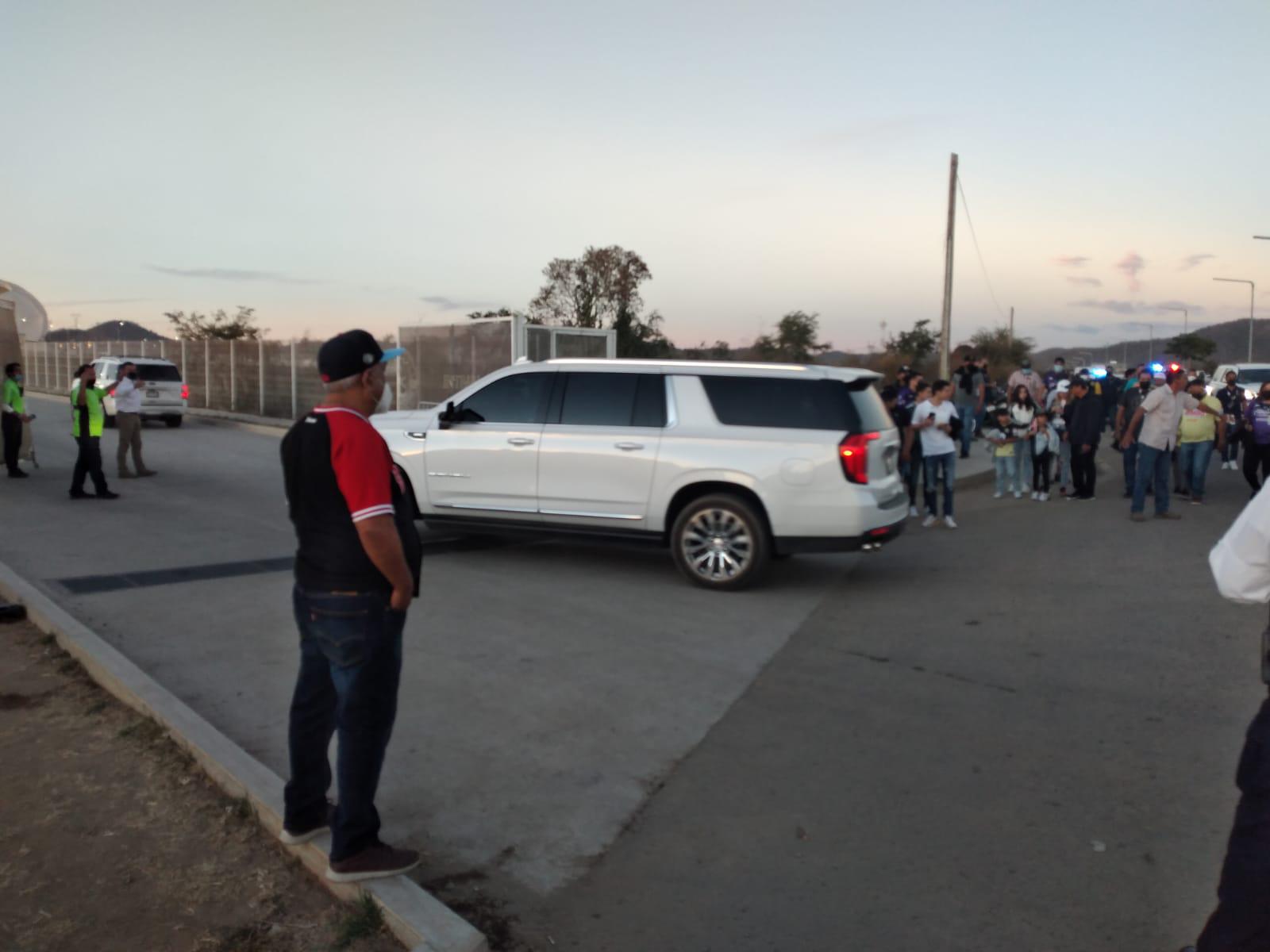 $!Juego entre el América y el Mazatlán FC ‘desquicia’ la zona del Kraken con miles de aficionados