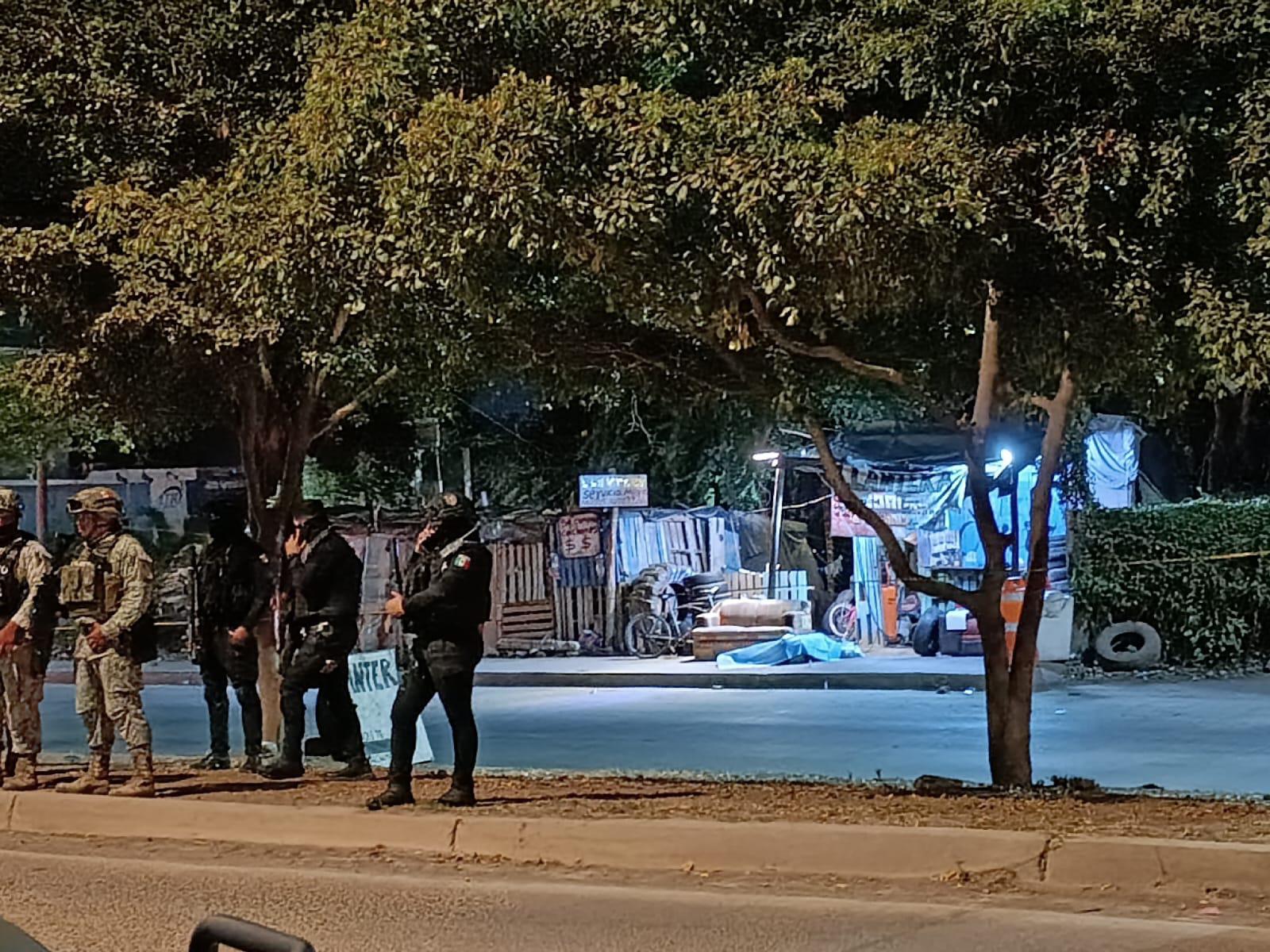 $!Asesinan a un hombre en una llantera en la Flores Magón, en Mazatlán