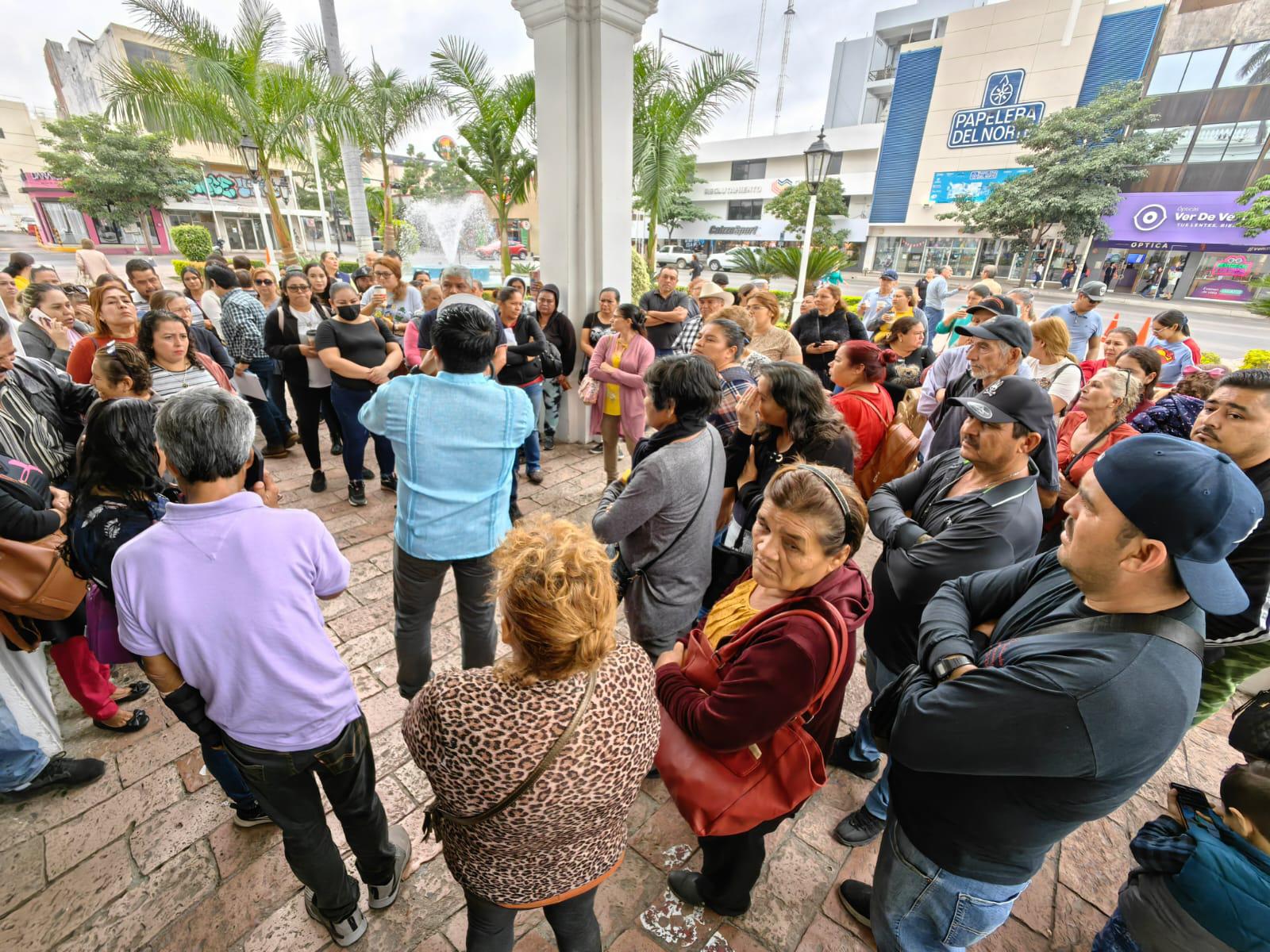$!Se manifiesta el Movimiento Antorchista Sinaloa en el Ayuntamiento de Culiacán