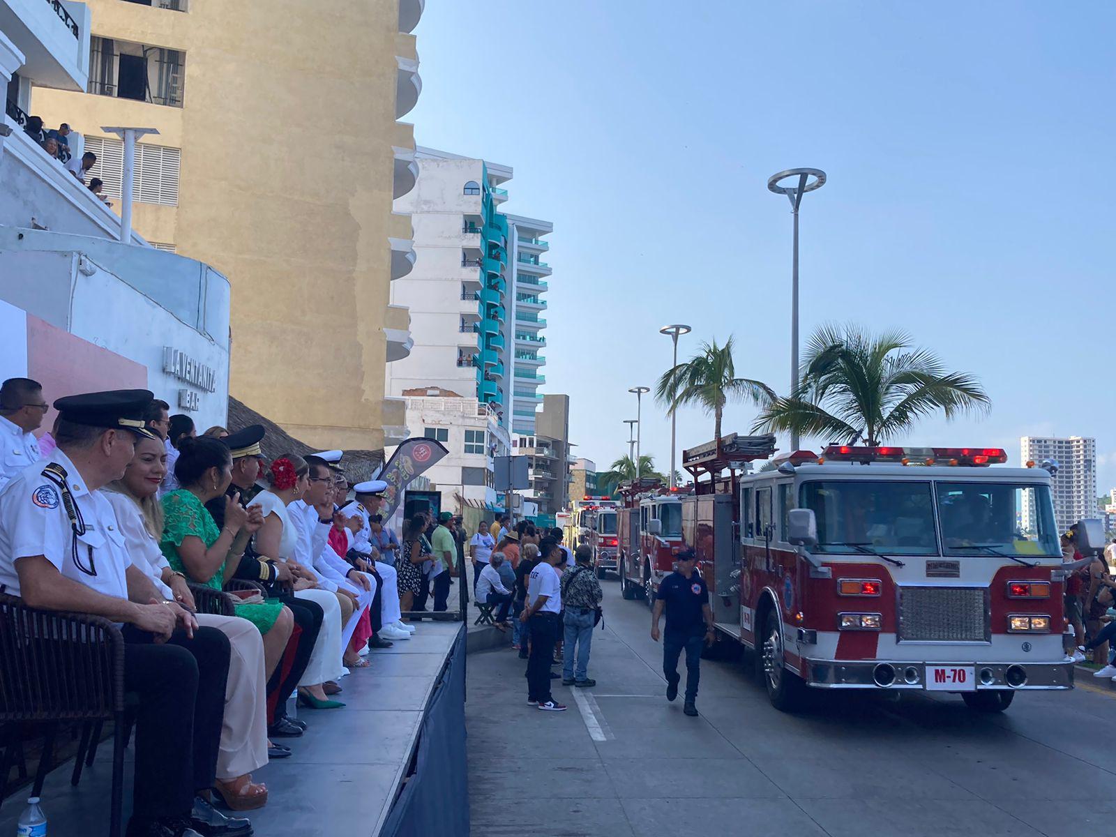 $!Desfilan en Mazatlán por el 213 aniversario de la Independencia de México