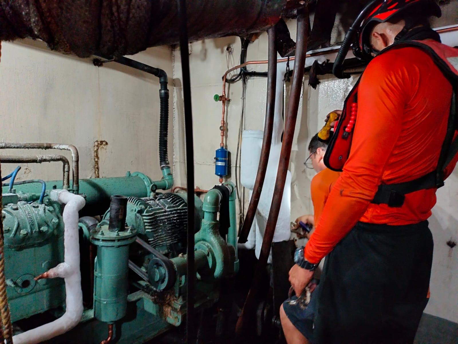 $!Personal naval apoya a 7 tripulantes y embarcación en altamar, al norte de Mazatlán