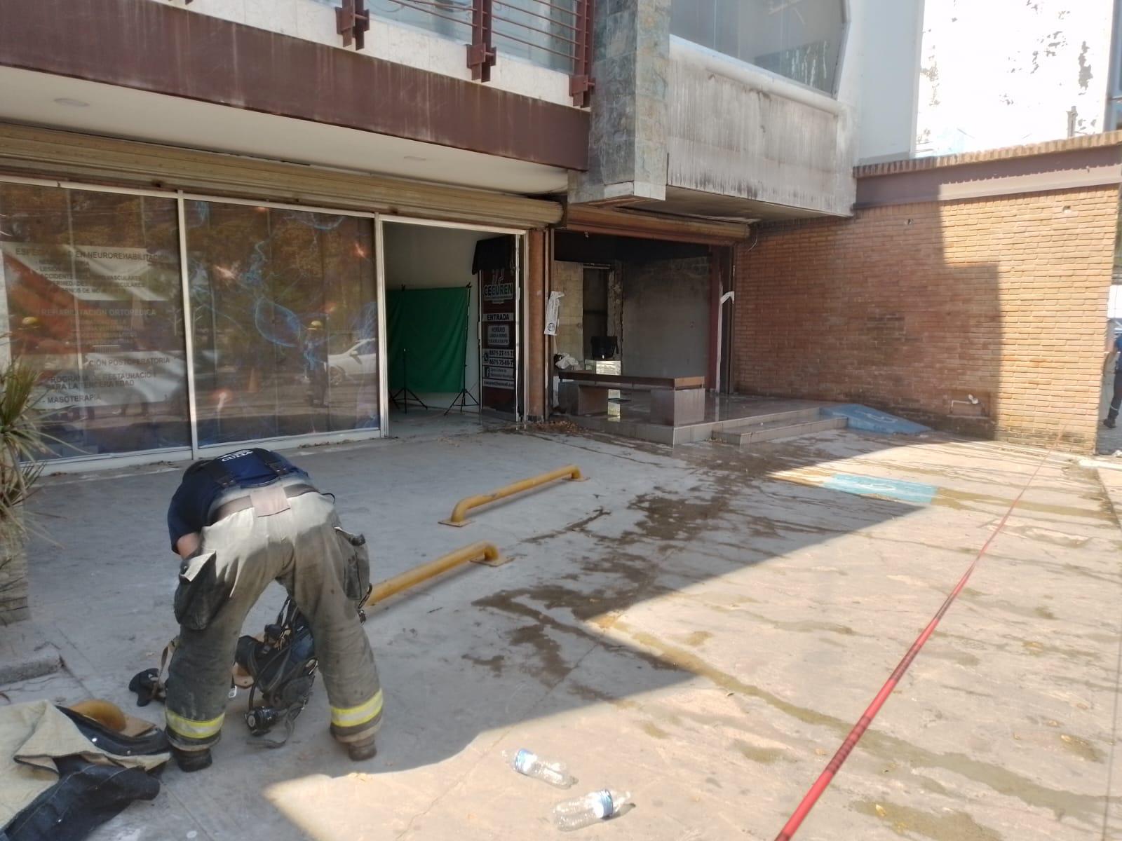 $!Se incendia edificio asegurado a Inverplux en Culiacán