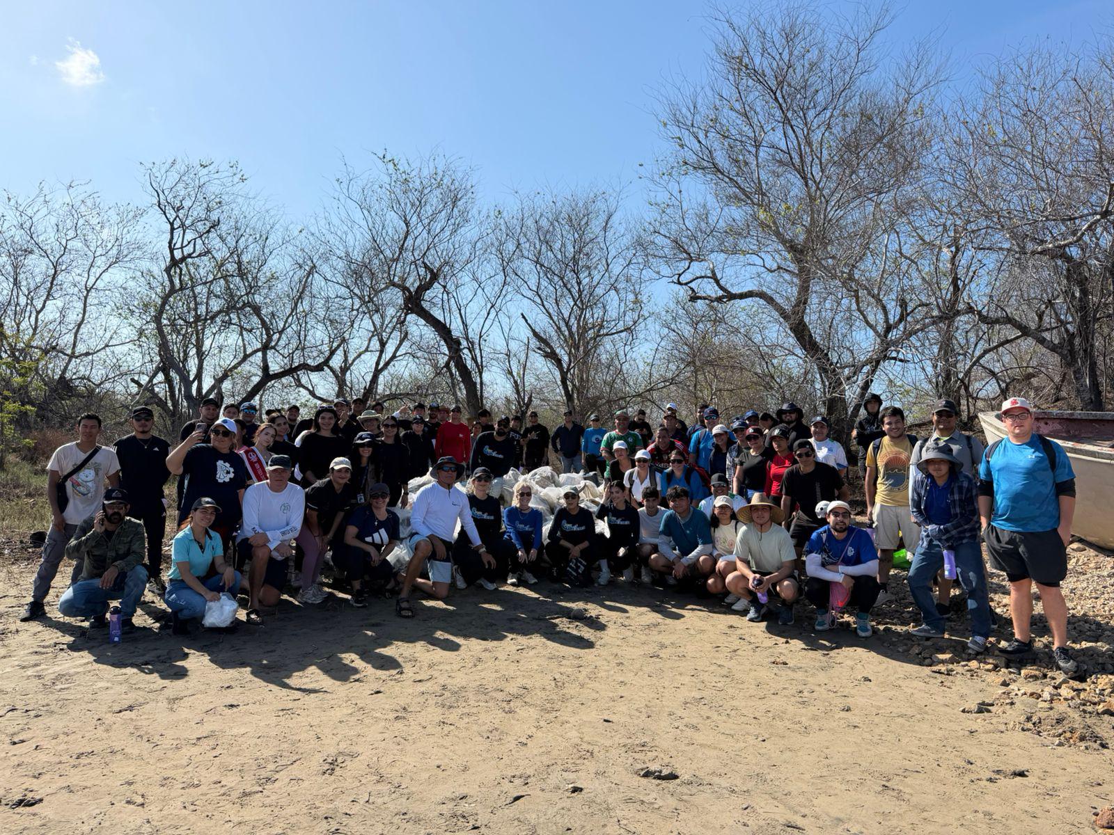 $!Retiran residuos de la Isla de la Piedra en jornada por el Día Mundial de los Océanos