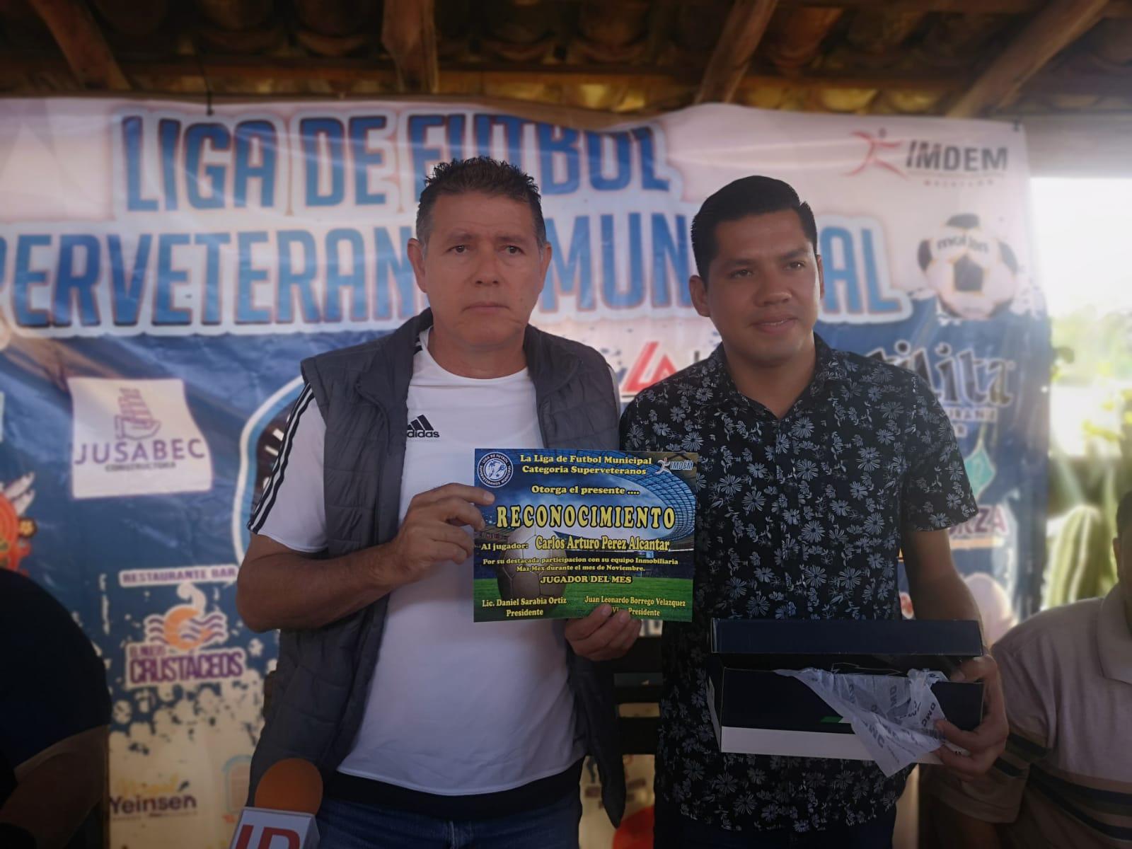 $!Premian a los mejores jugadores del primer mes en la Superveteranos Municipal