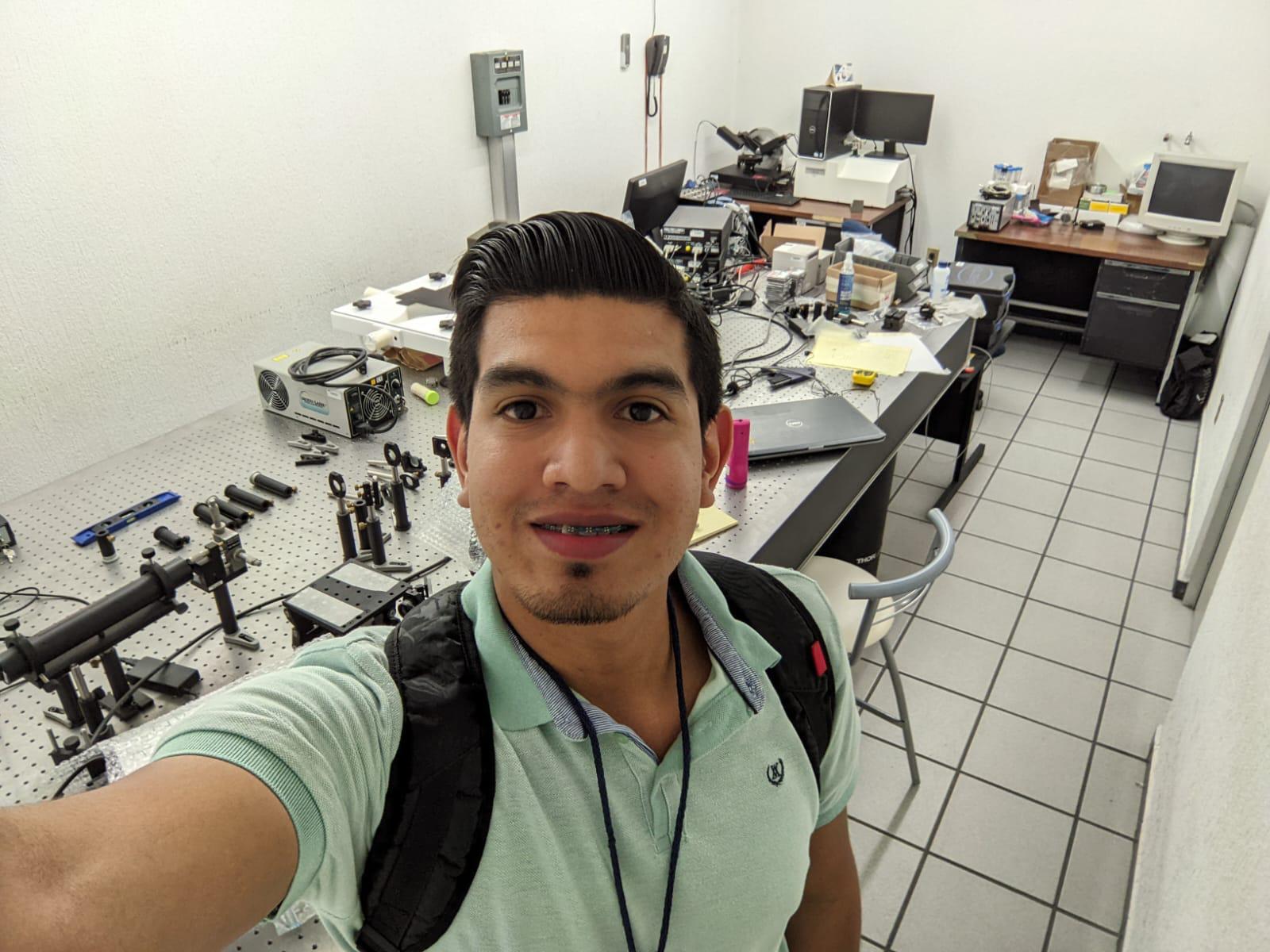 $!Docente de la UAS analiza células cancerosas a través de micro polarimetría de la luz