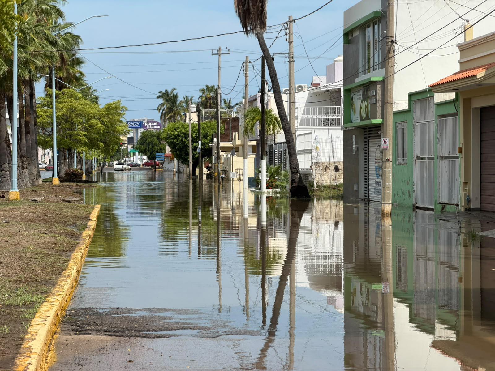 $!Colapsa de nuevo la Avenida Cruz Lizárraga en Mazatlán tras las intensas lluvias