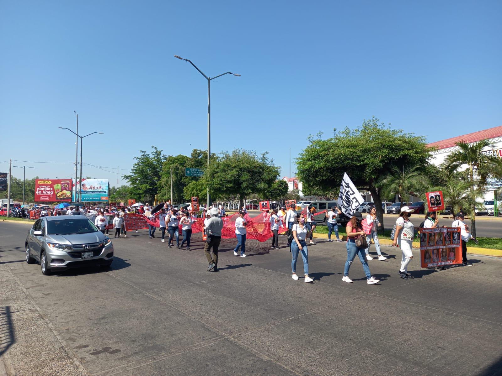 $!Familiares de personas desaparecidas marchan en el Día de las Madres en Culiacán