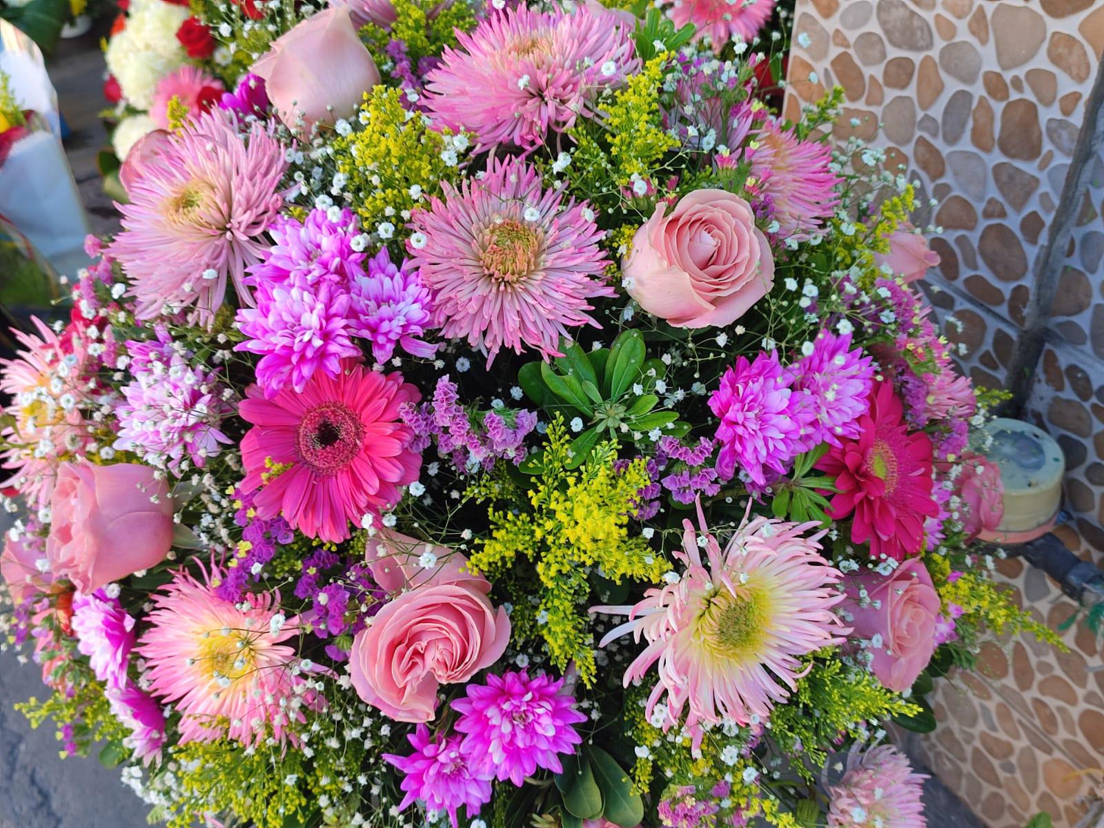 $!Se preparan floristas mazatlecos para el Día del Amor y la Amistad