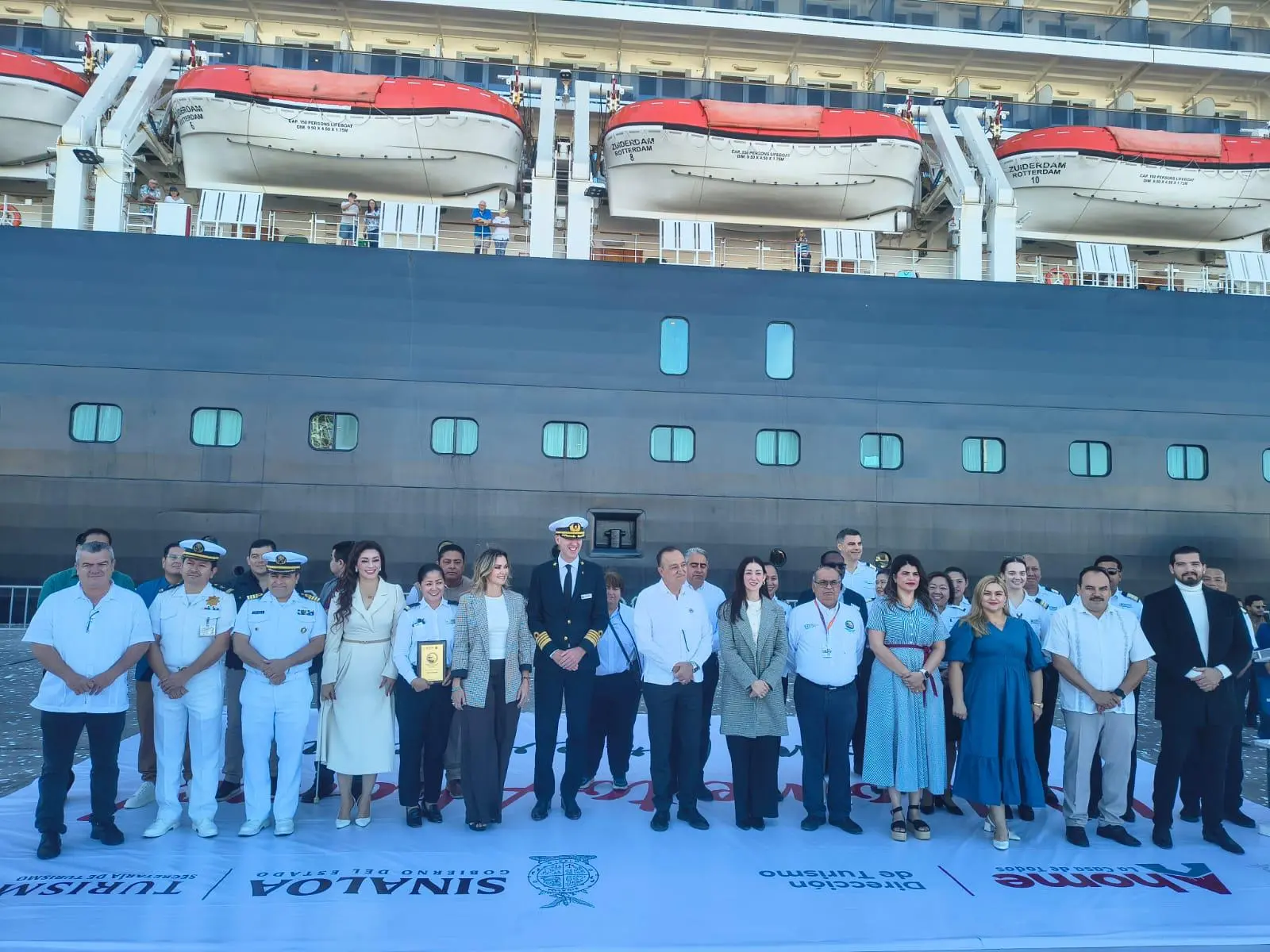 $!Topolobampo recibe con fiesta sinaloense al crucero Zuiderdam con más de 2,600 personas a bordo